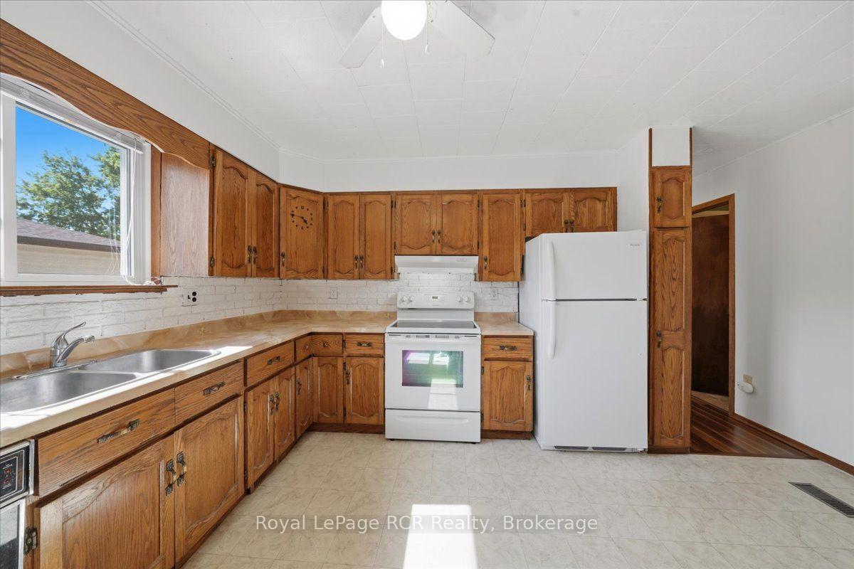Photo 13 of 1124 12th Street E, Owen Sound — HOMEH