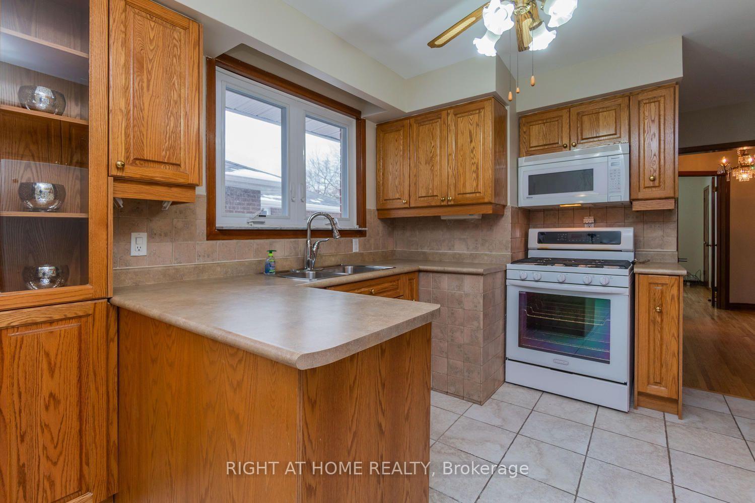 Photo 5 of 55 Limevale Crescent, Scarborough, West Hill — HOMEH
