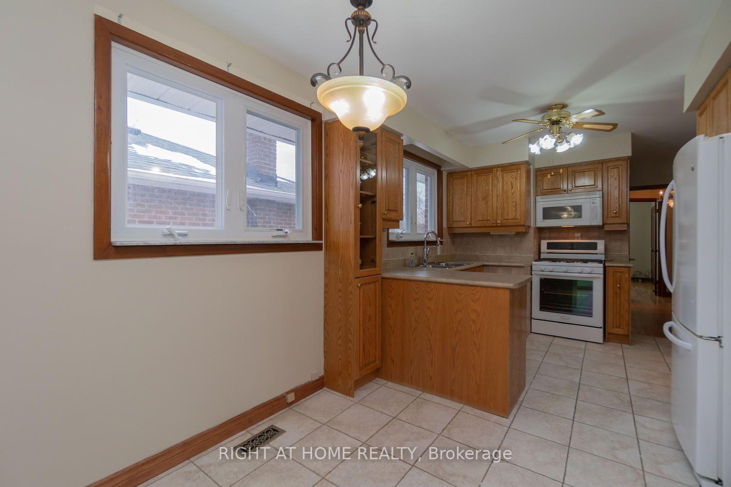 Photo 6 of 55 Limevale Crescent, Scarborough, West Hill — HOMEH