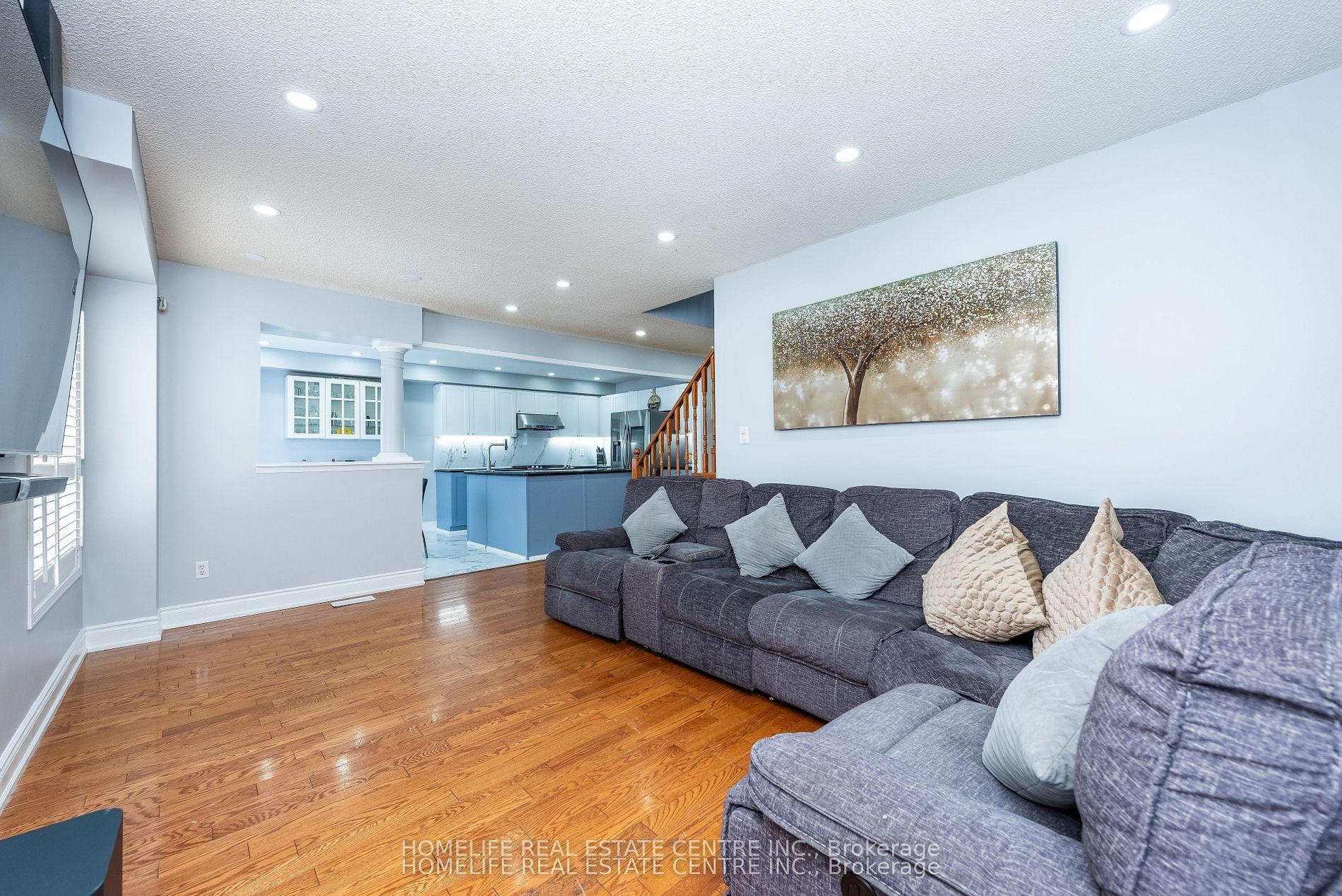 Photo 10 of 108 Fairhill Avenue, Brampton, Fletcher's Meadow — HOMEH
