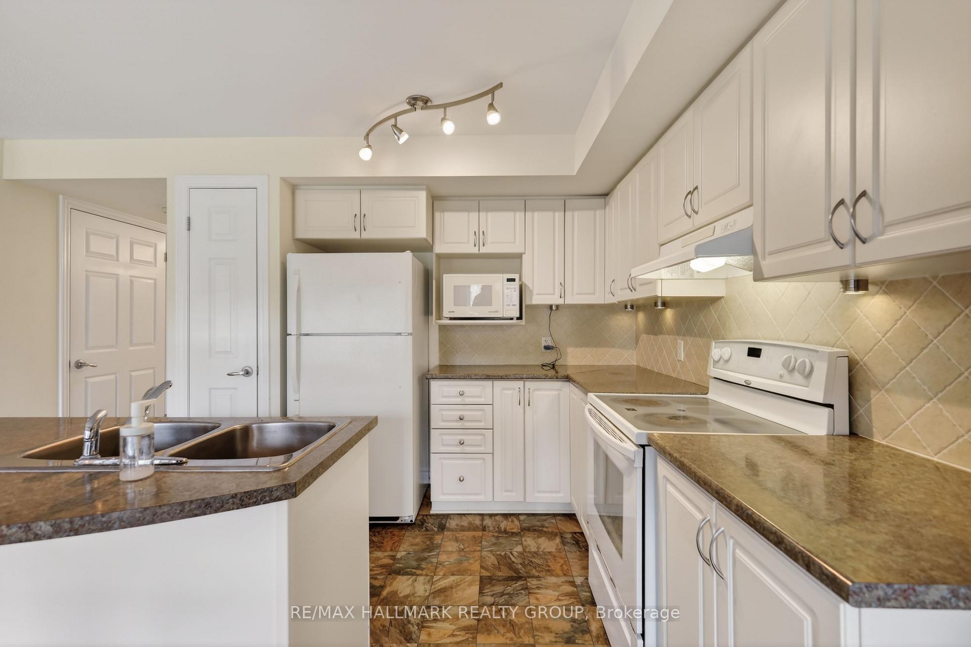 Photo 7 of Unit 3, 585 Stonefield Private, Ottawa, Barrhaven East — HOMEH