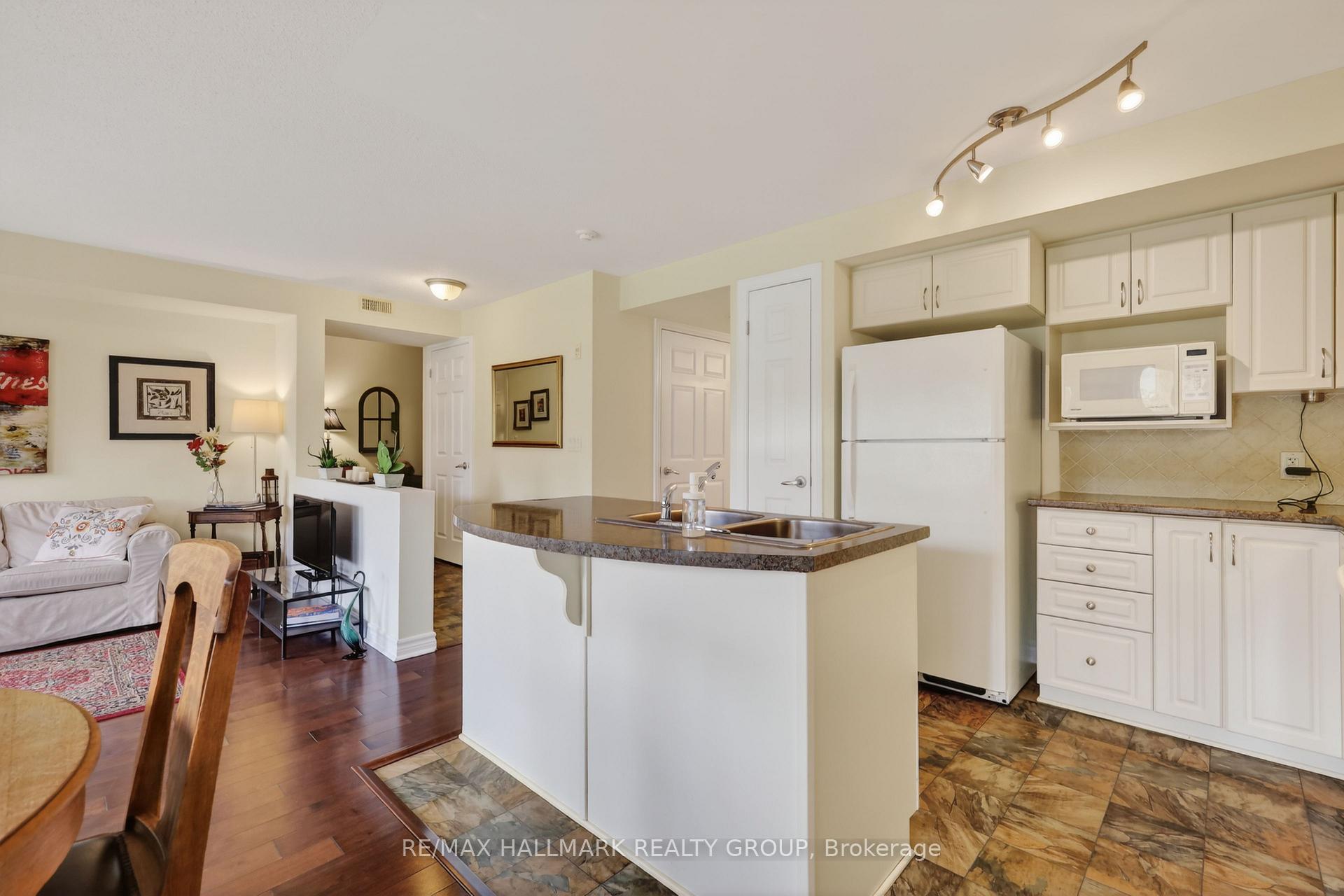 Photo 10 of Unit 3, 585 Stonefield Private, Ottawa, Barrhaven East — HOMEH