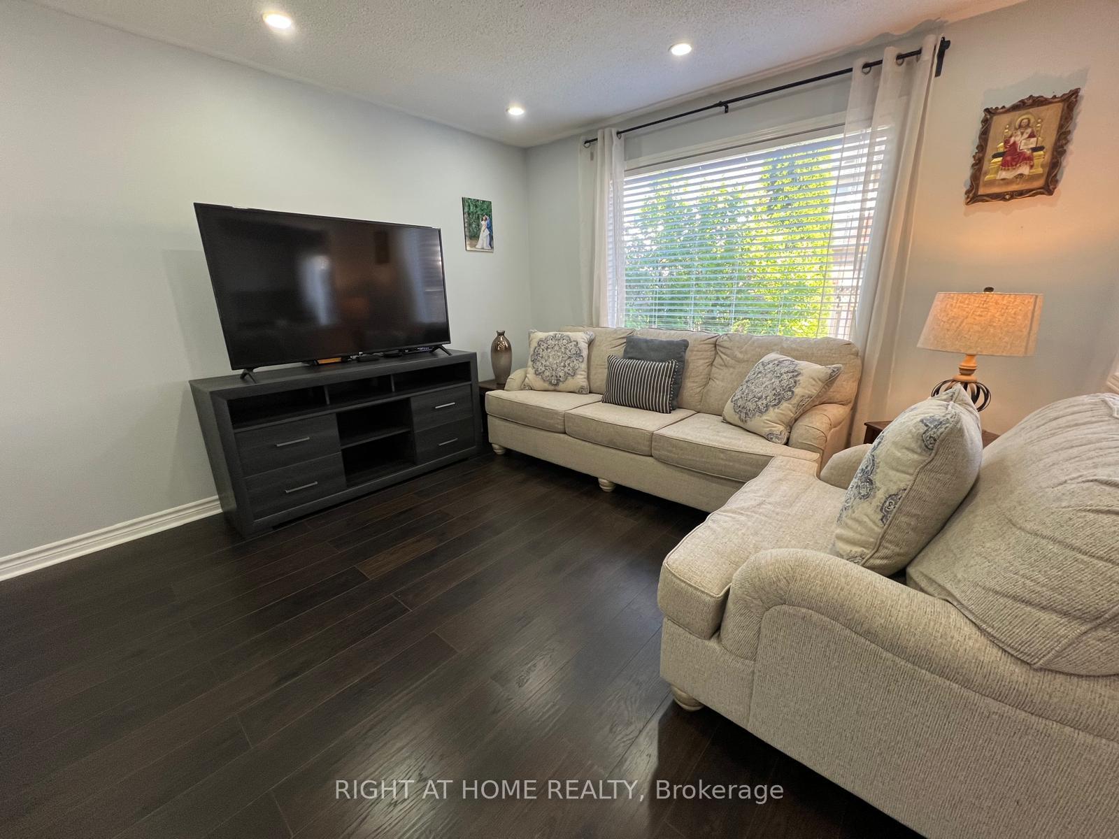 Photo 6 of 1064 Barclay Circle, Milton, Beaty — HOMEH