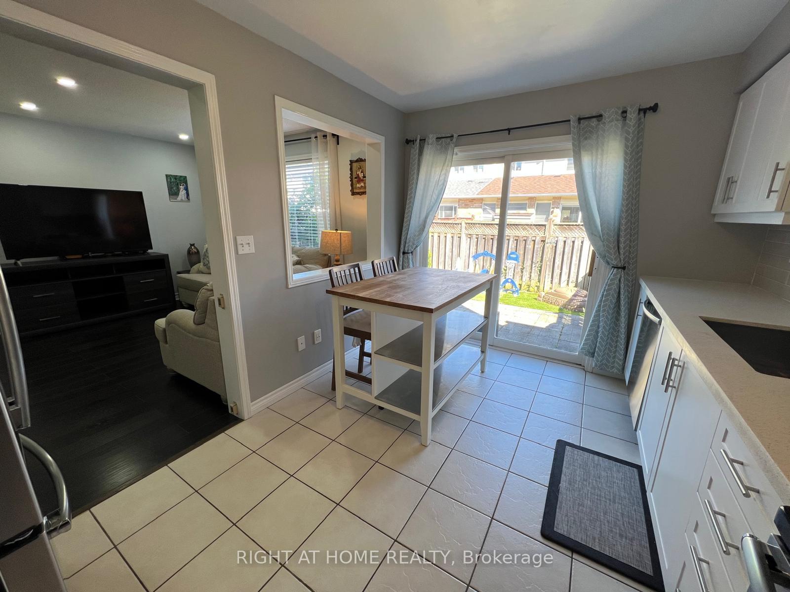 Photo 9 of 1064 Barclay Circle, Milton, Beaty — HOMEH