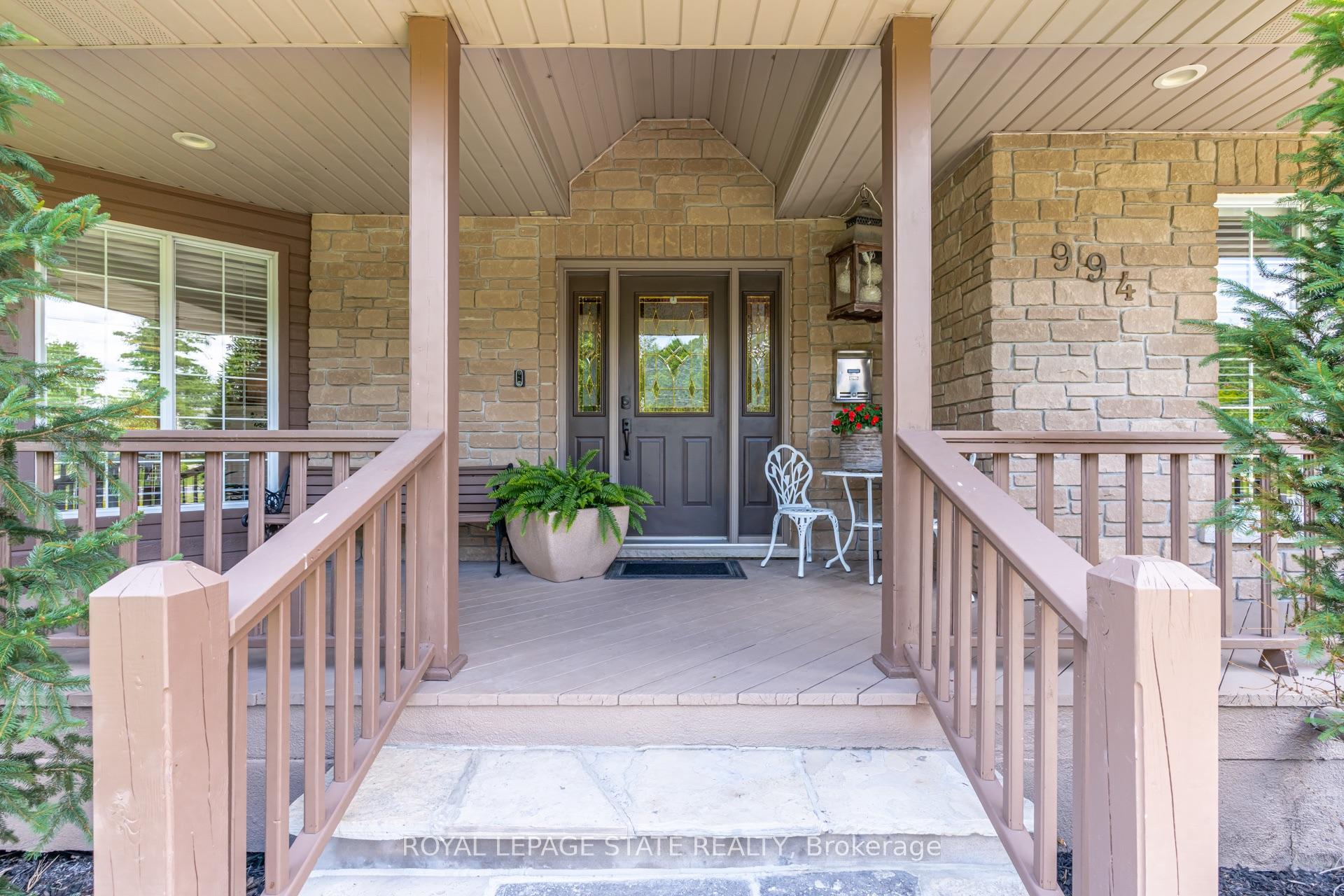 Photo 5 of 994 Courtland Drive, Hamilton, Rural Ancaster — HOMEH