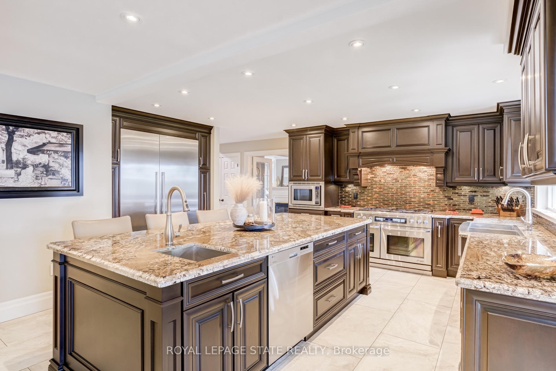 Photo 12 of 994 Courtland Drive, Hamilton, Rural Ancaster — HOMEH