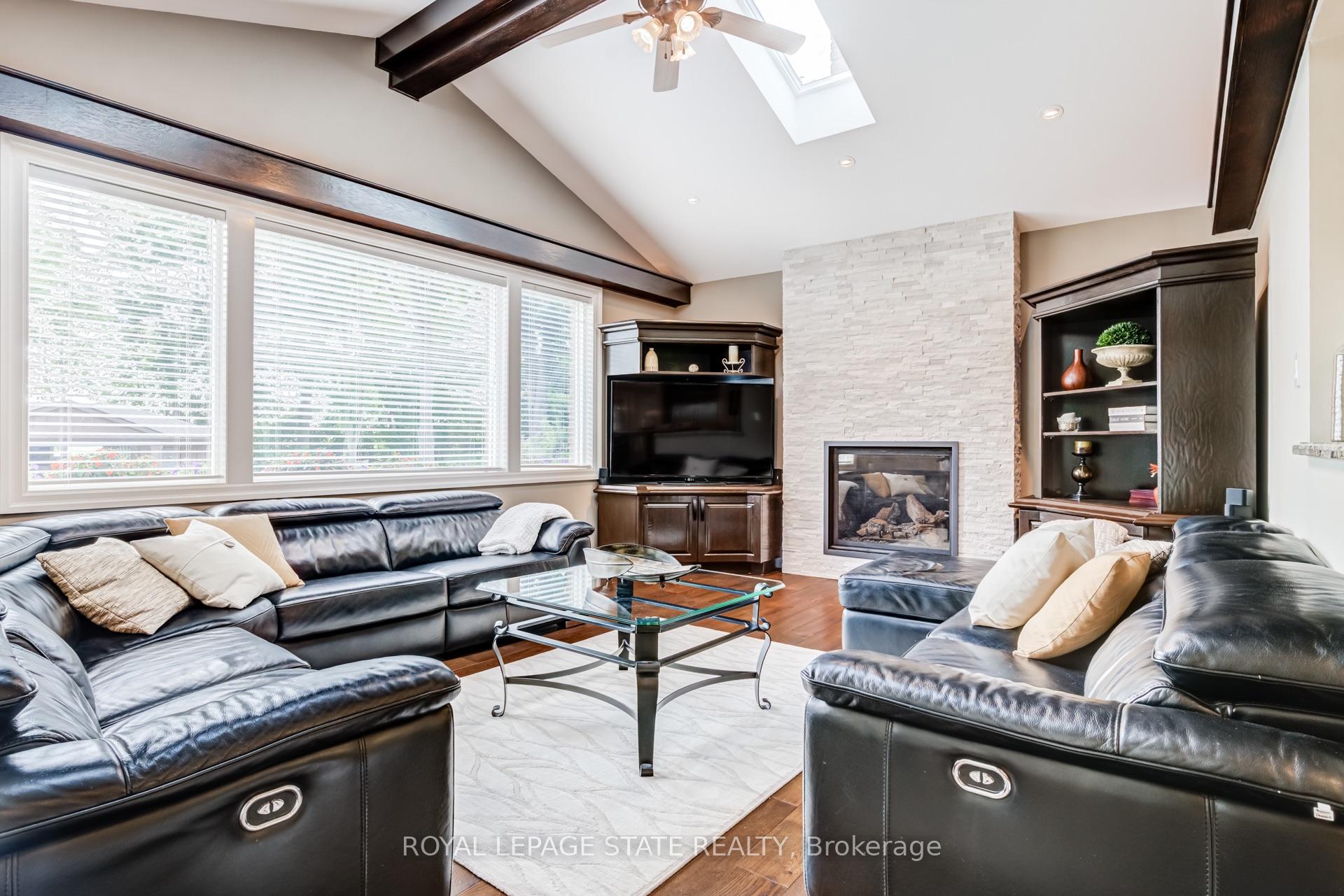 Photo 14 of 994 Courtland Drive, Hamilton, Rural Ancaster — HOMEH