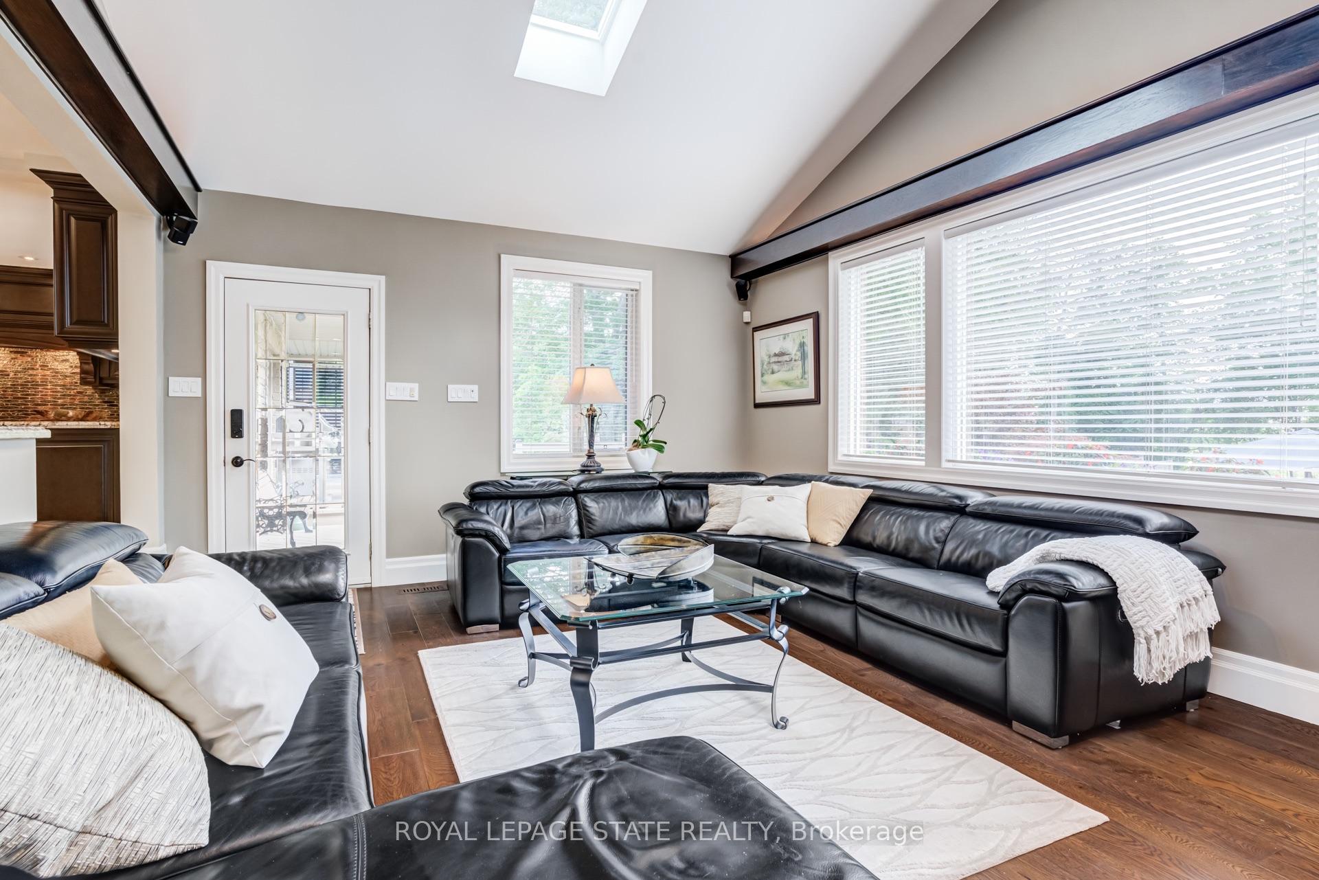 Photo 15 of 994 Courtland Drive, Hamilton, Rural Ancaster — HOMEH