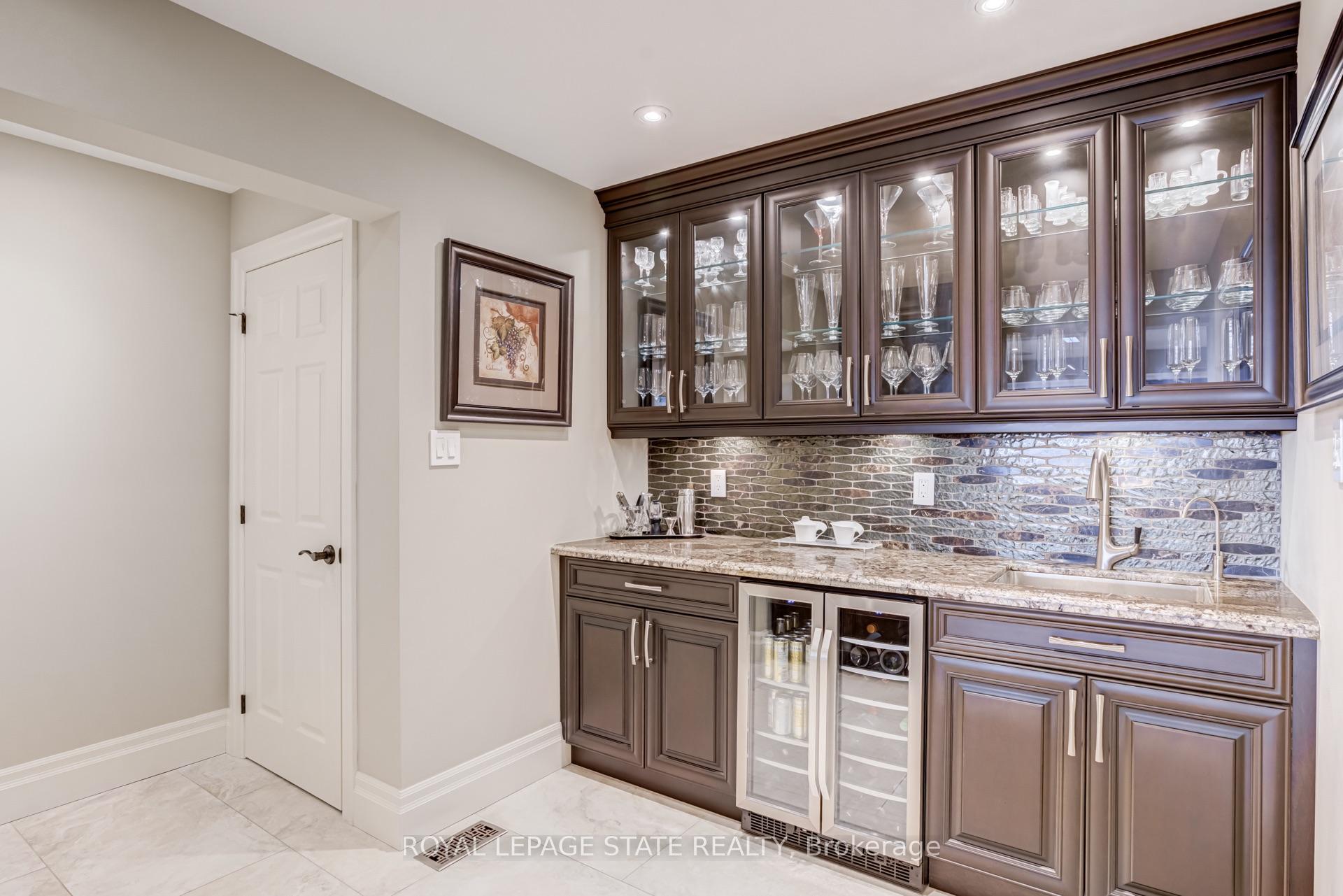 Photo 16 of 994 Courtland Drive, Hamilton, Rural Ancaster — HOMEH