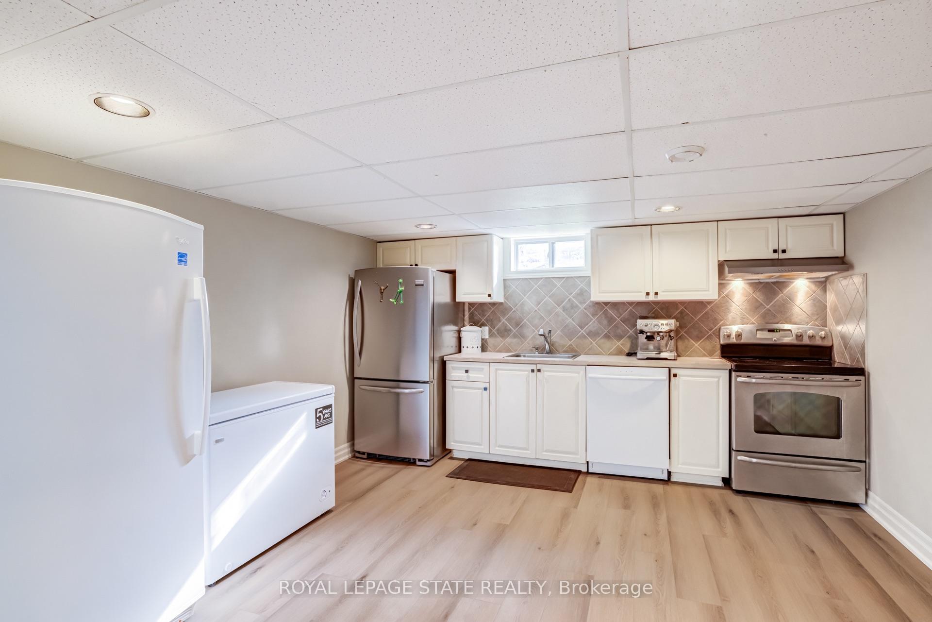 Photo 33 of 994 Courtland Drive, Hamilton, Rural Ancaster — HOMEH