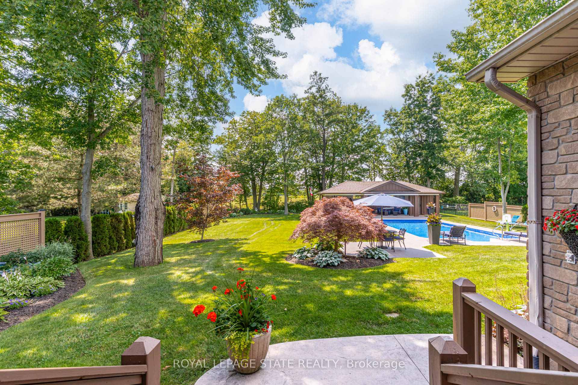 Photo 38 of 994 Courtland Drive, Hamilton, Rural Ancaster — HOMEH
