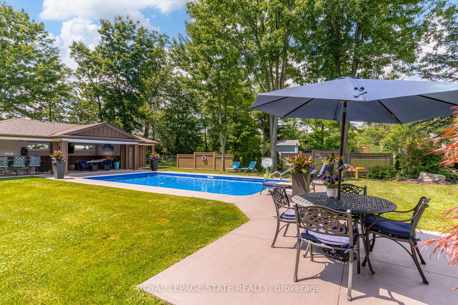 Photo 40 of 994 Courtland Drive, Hamilton, Rural Ancaster — HOMEH