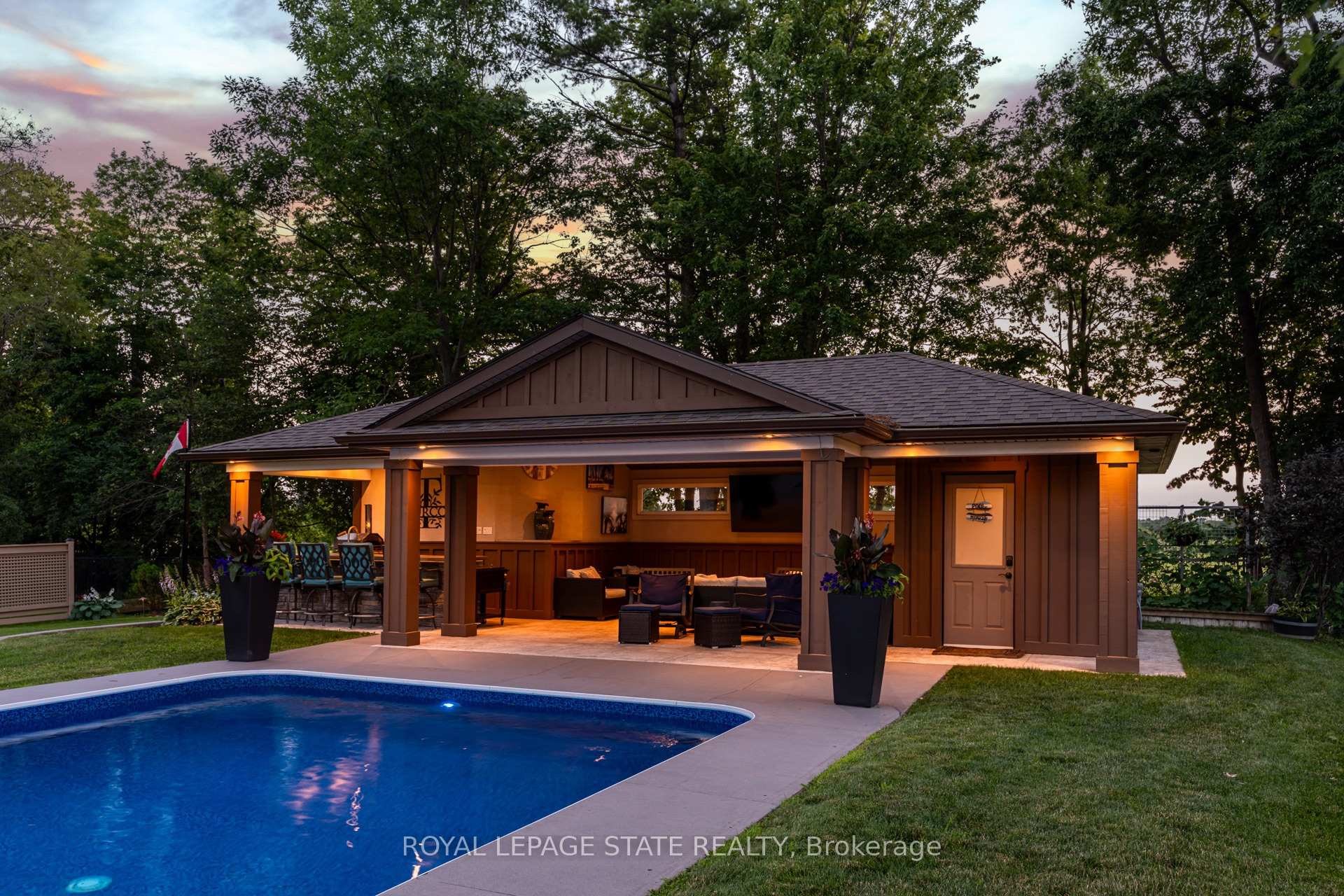 Photo 42 of 994 Courtland Drive, Hamilton, Rural Ancaster — HOMEH