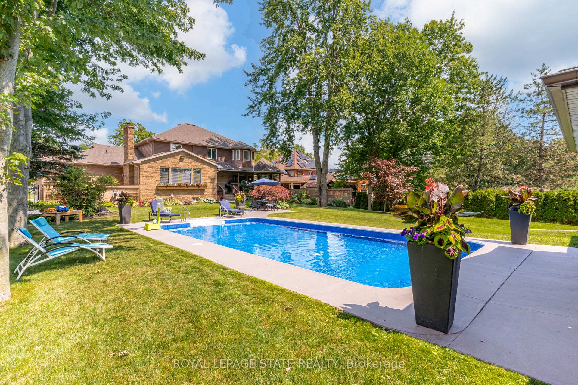 Photo 43 of 994 Courtland Drive, Hamilton, Rural Ancaster — HOMEH