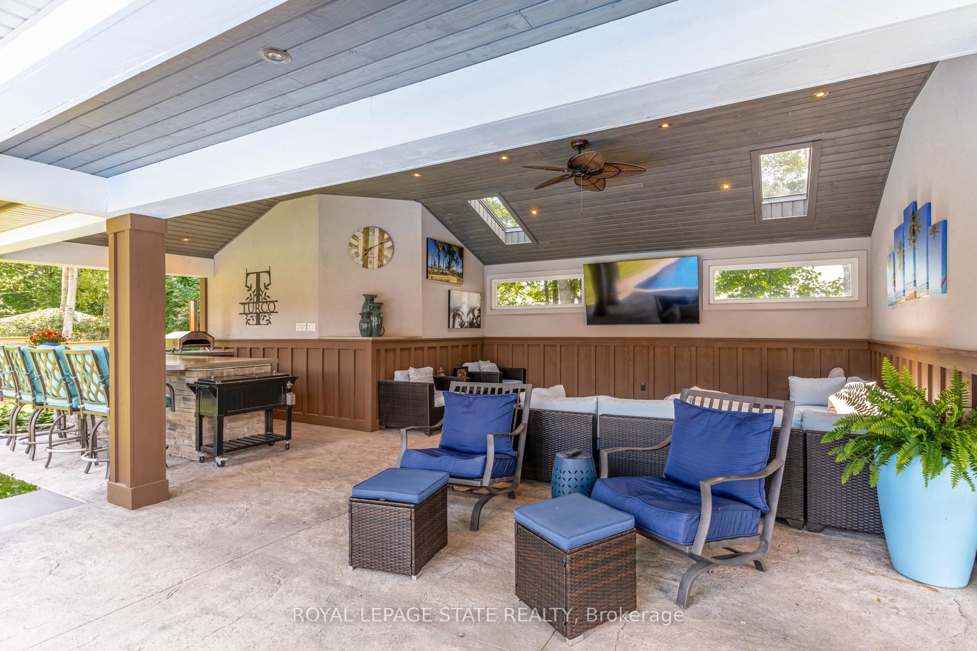 Photo 44 of 994 Courtland Drive, Hamilton, Rural Ancaster — HOMEH