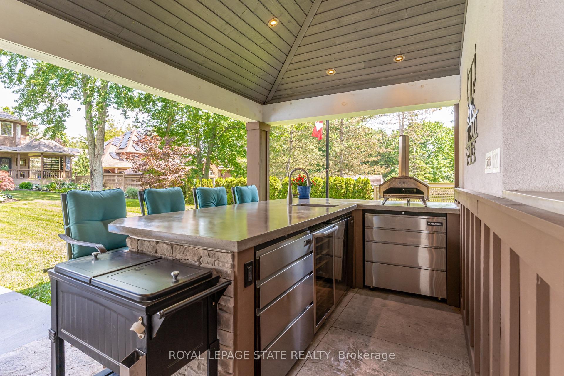 Photo 46 of 994 Courtland Drive, Hamilton, Rural Ancaster — HOMEH