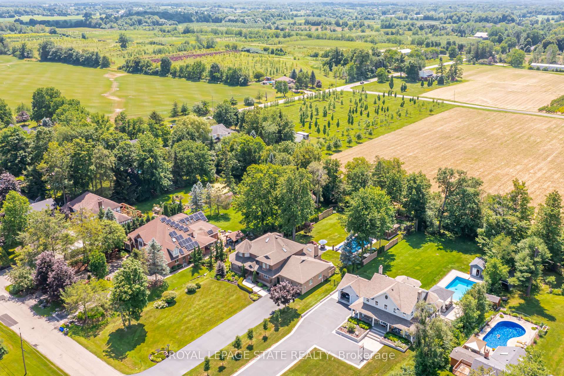 Photo 50 of 994 Courtland Drive, Hamilton, Rural Ancaster — HOMEH