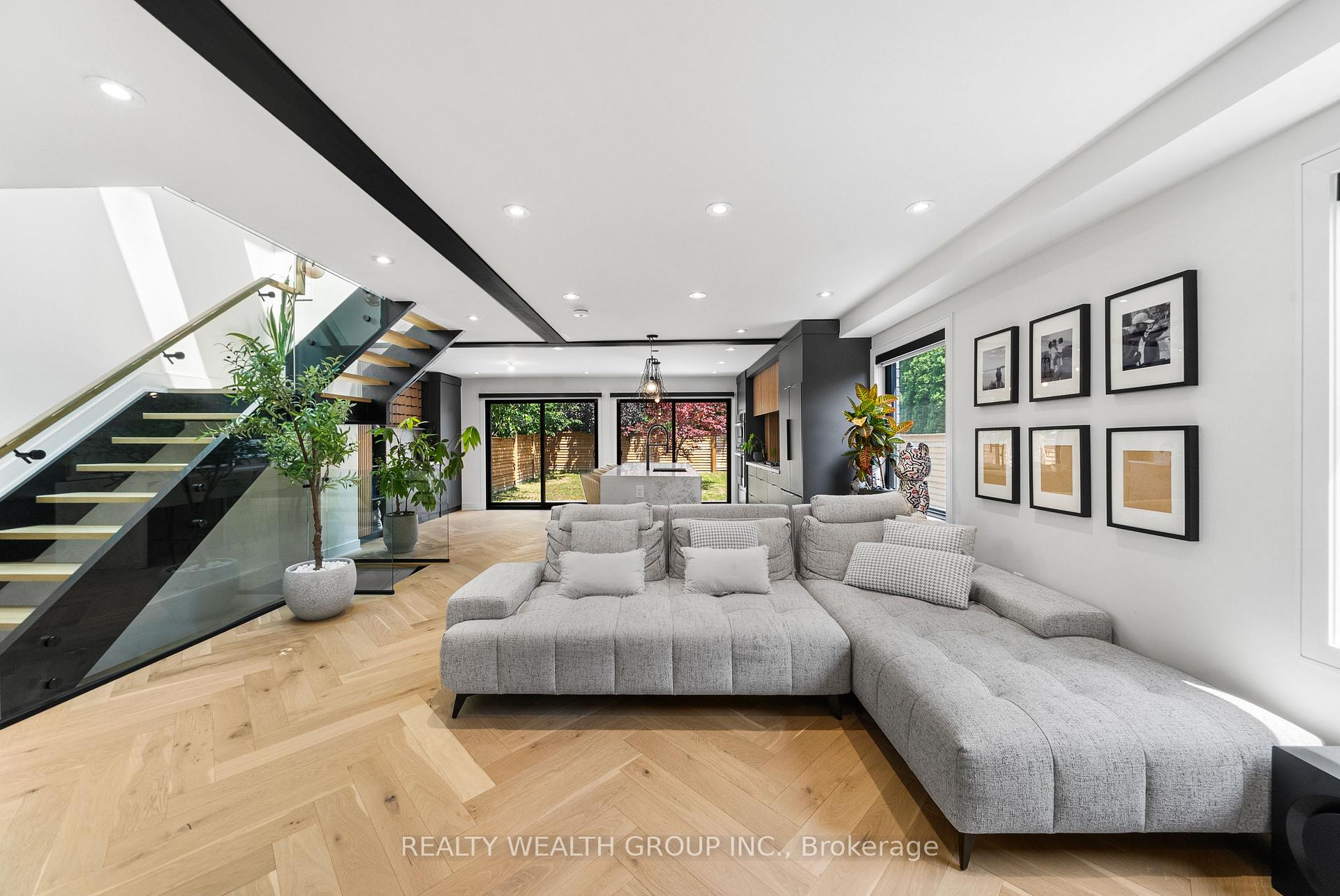 Photo 3 of 83 Governor Crescent, Vaughan, East Woodbridge — HOMEH