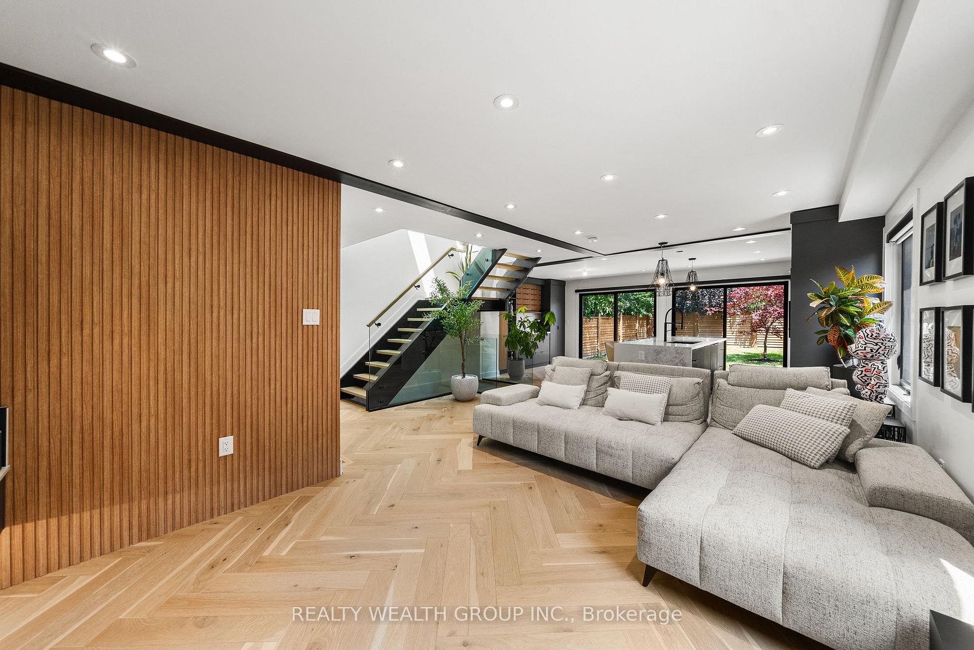 Photo 4 of 83 Governor Crescent, Vaughan, East Woodbridge — HOMEH