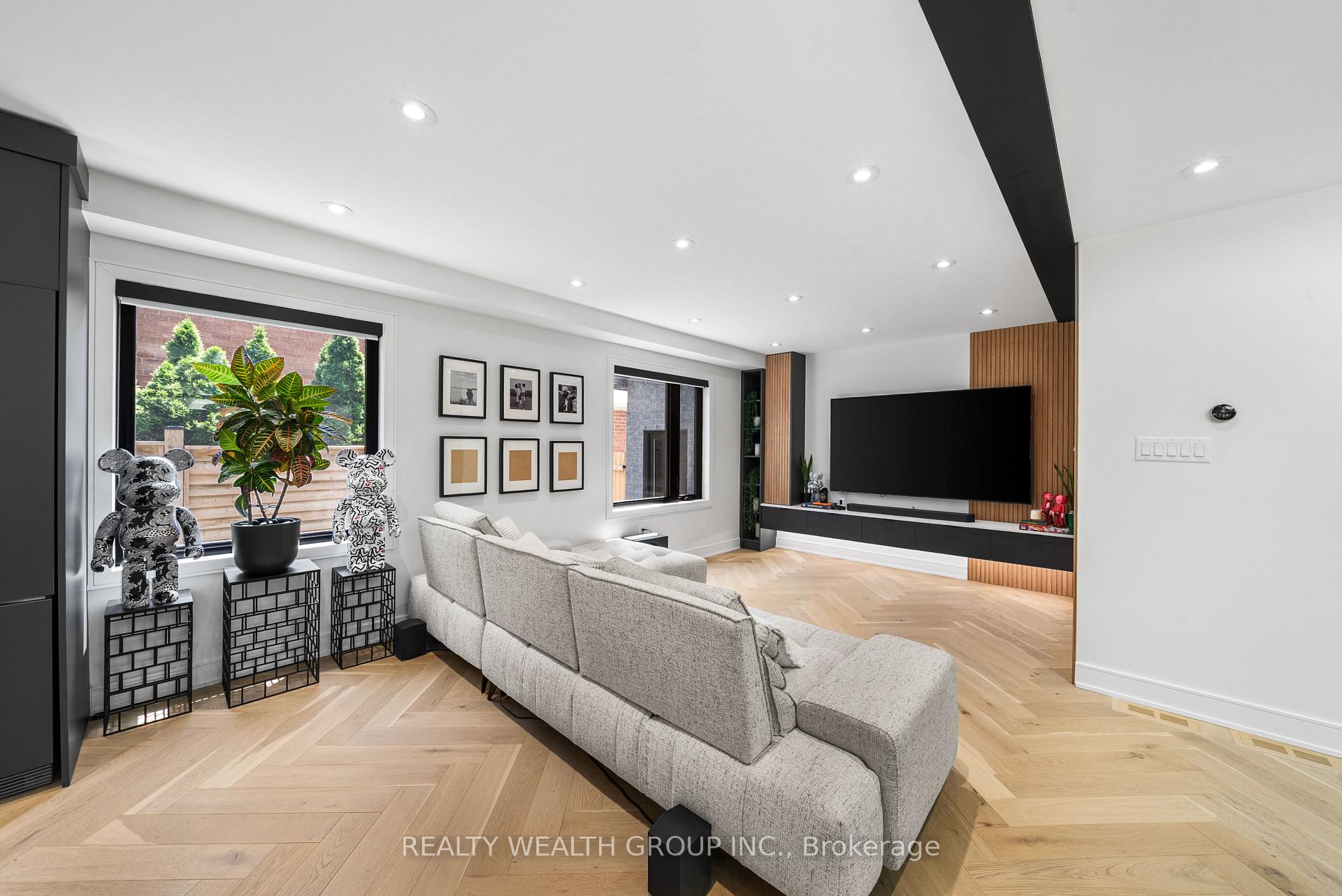 Photo 5 of 83 Governor Crescent, Vaughan, East Woodbridge — HOMEH