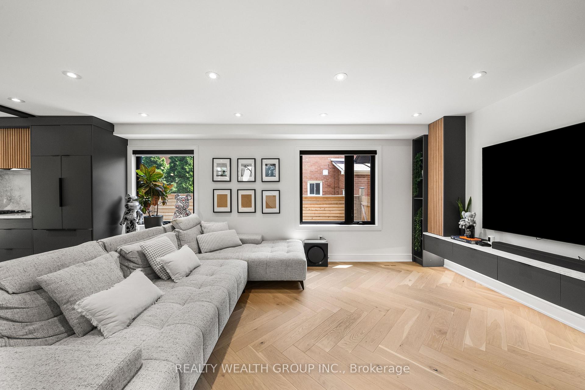 Photo 6 of 83 Governor Crescent, Vaughan, East Woodbridge — HOMEH