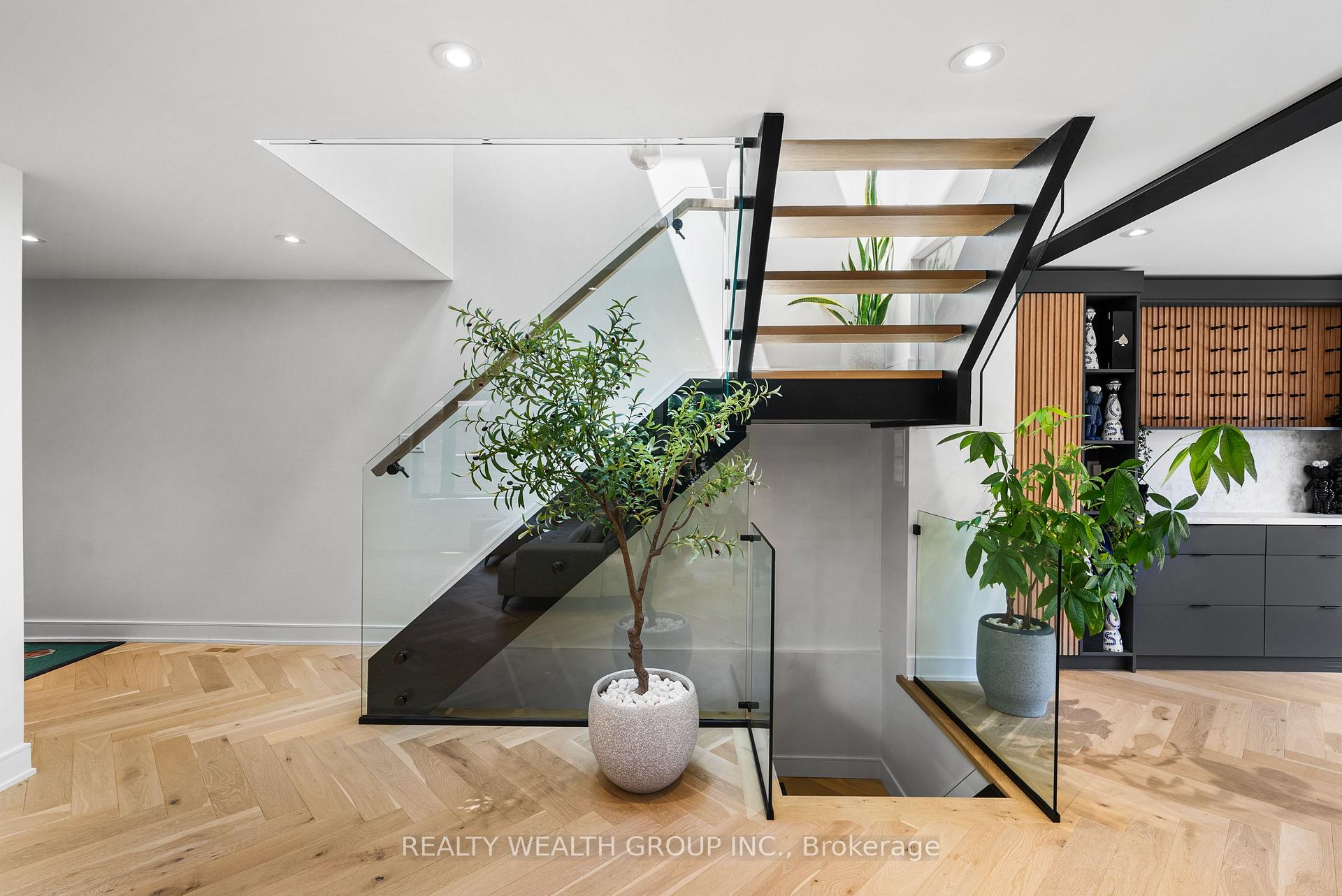 Photo 7 of 83 Governor Crescent, Vaughan, East Woodbridge — HOMEH