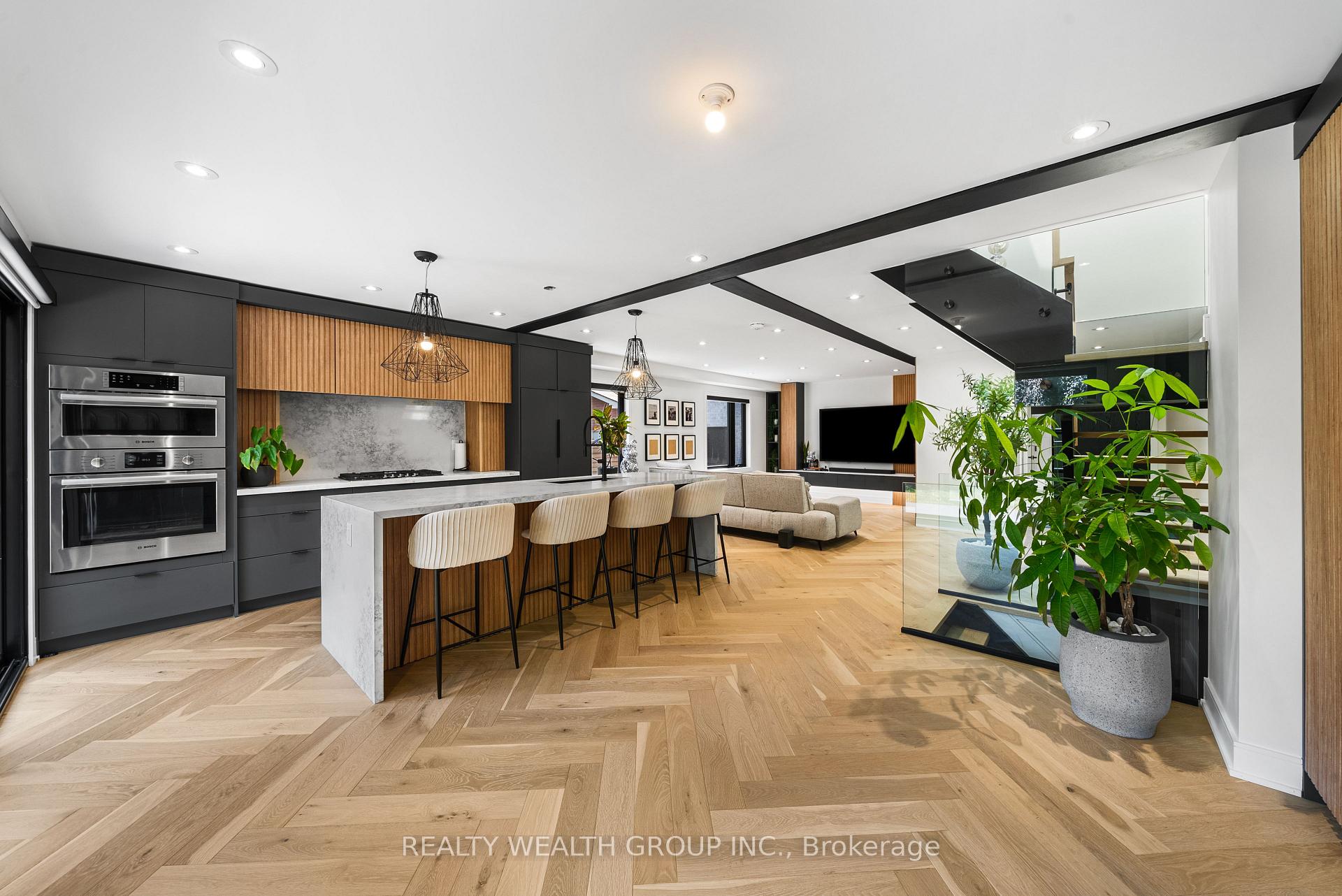 Photo 8 of 83 Governor Crescent, Vaughan, East Woodbridge — HOMEH