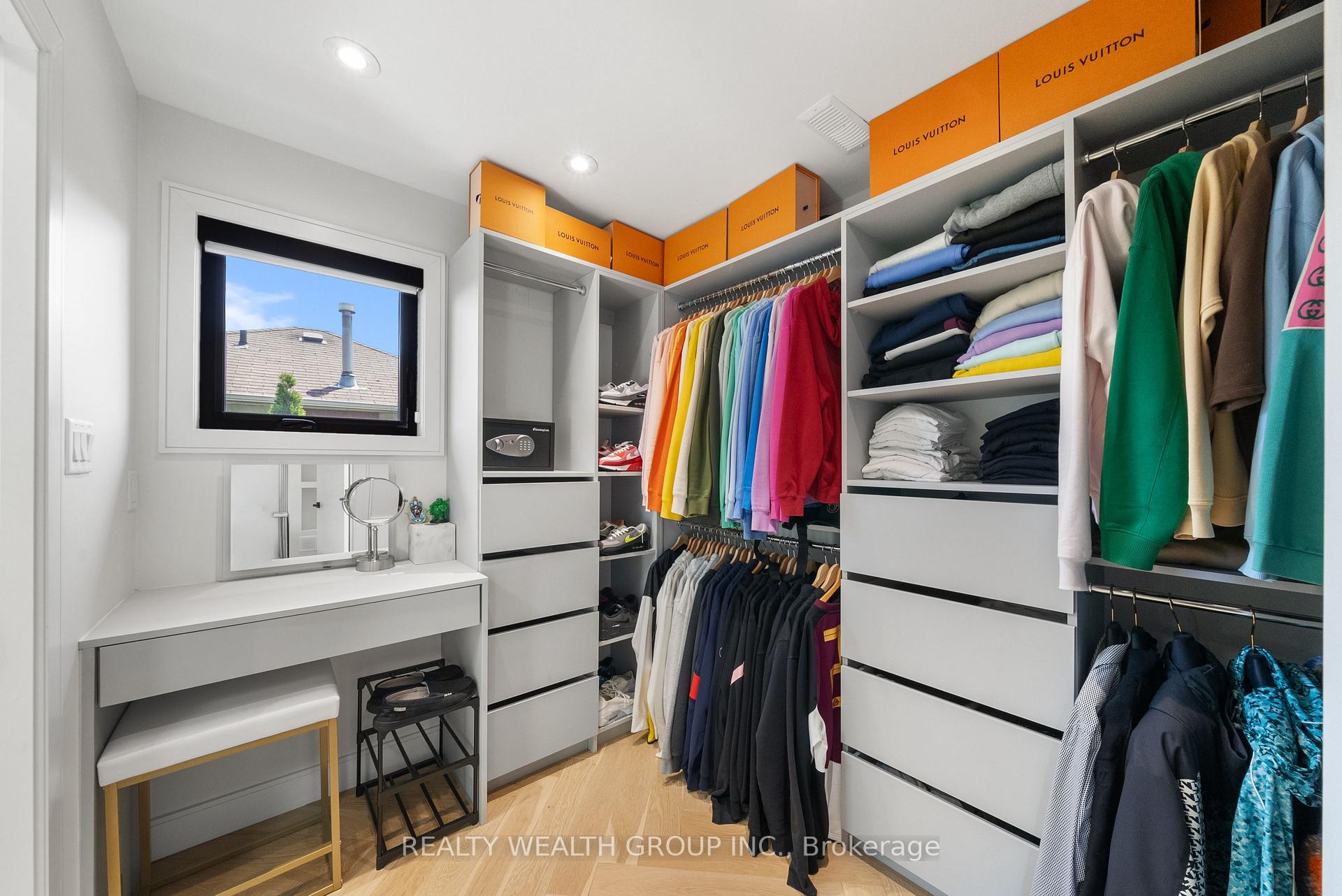 Photo 15 of 83 Governor Crescent, Vaughan, East Woodbridge — HOMEH