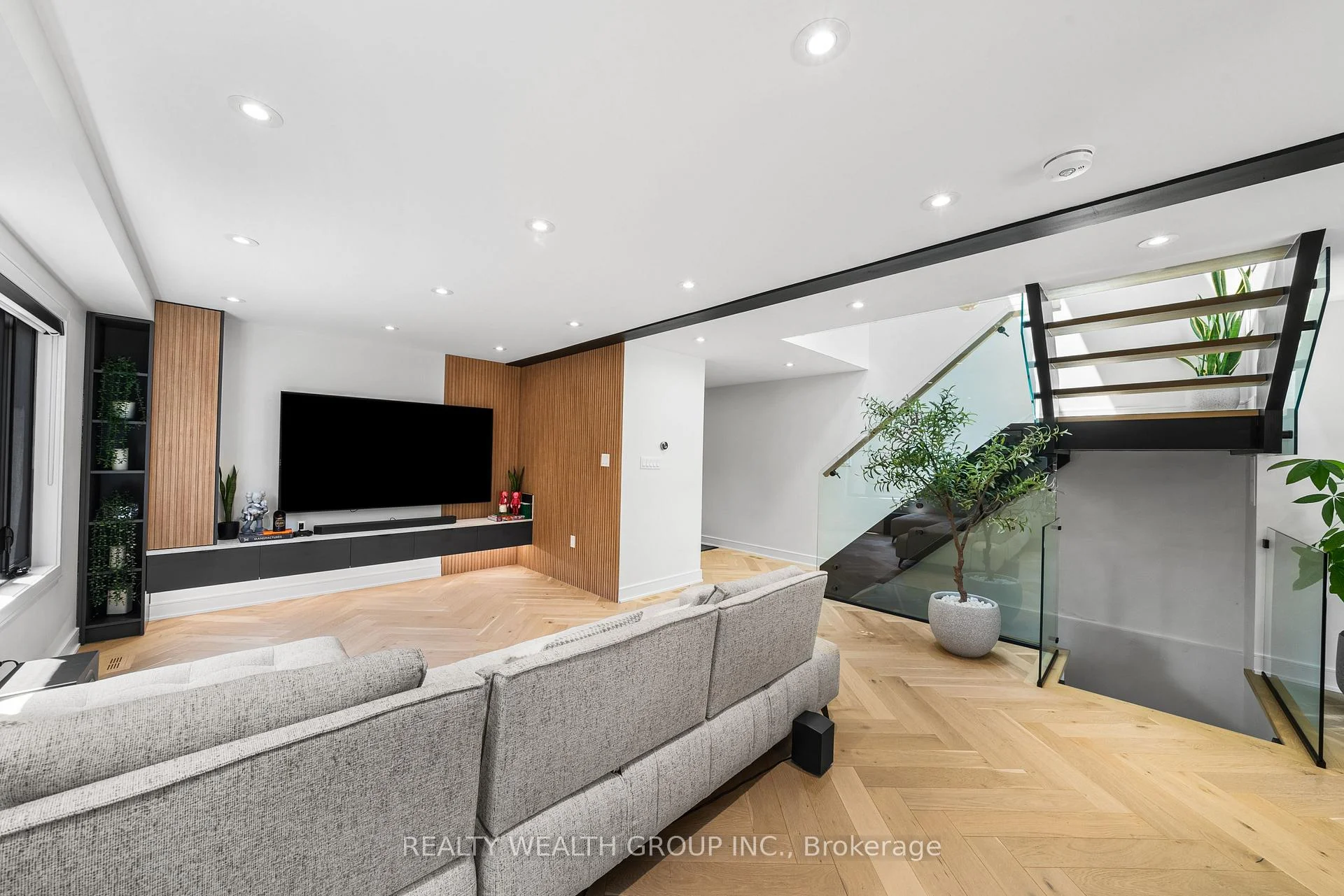Photo 45 of 83 Governor Crescent, Vaughan, East Woodbridge — HOMEH