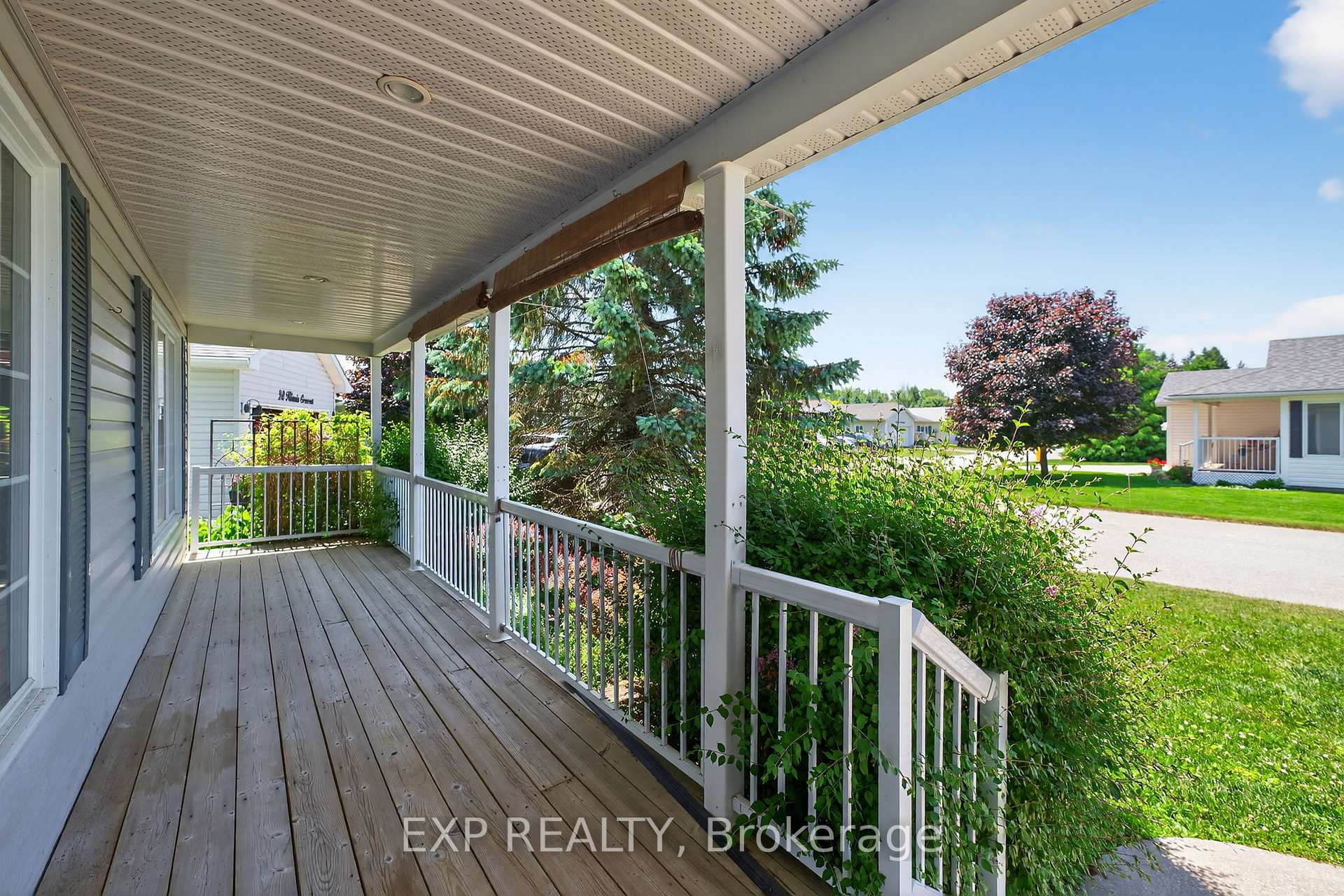 Photo 3 of 30 Illinois Crescent, Wasaga Beach — HOMEH