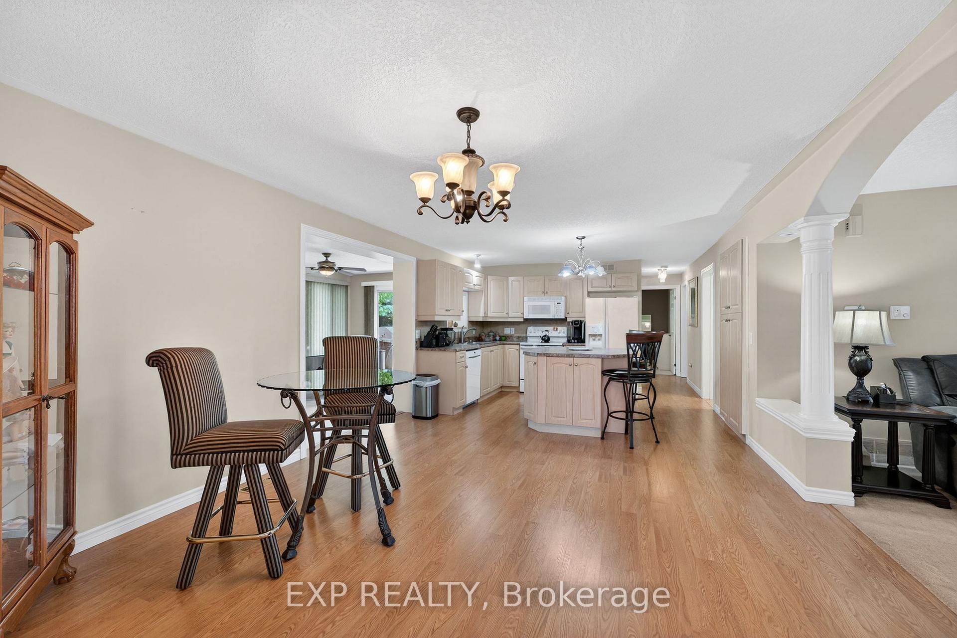 Photo 6 of 30 Illinois Crescent, Wasaga Beach — HOMEH