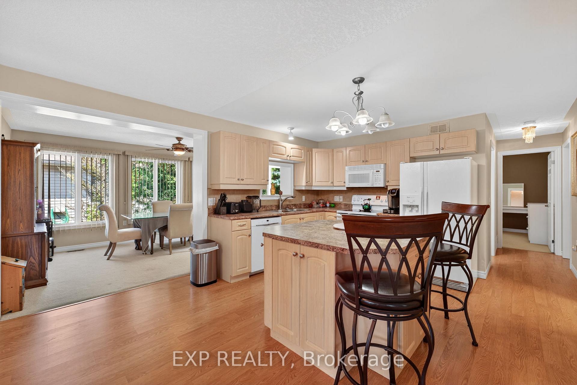 Photo 7 of 30 Illinois Crescent, Wasaga Beach — HOMEH