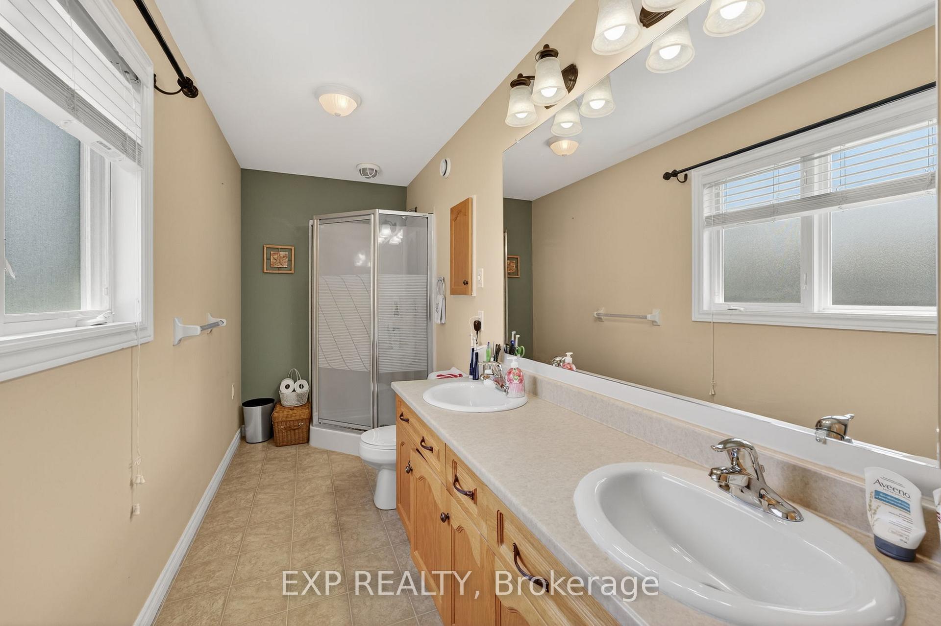 Photo 14 of 30 Illinois Crescent, Wasaga Beach — HOMEH