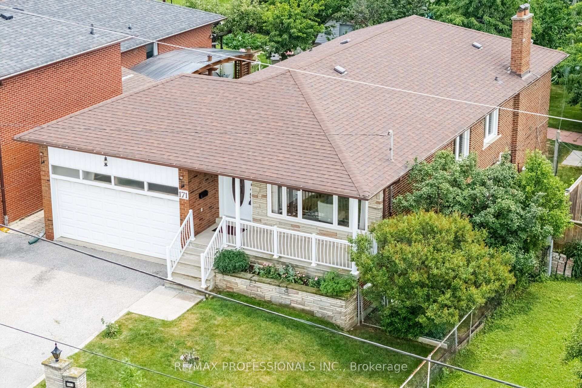 Photo 3 of 171 Regina Avenue, Toronto, Englemount-Lawrence — HOMEH