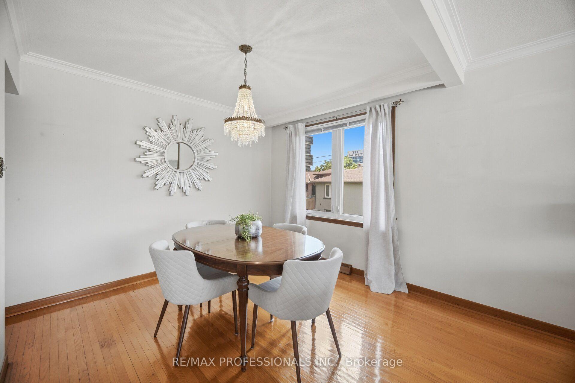Photo 8 of 171 Regina Avenue, Toronto, Englemount-Lawrence — HOMEH