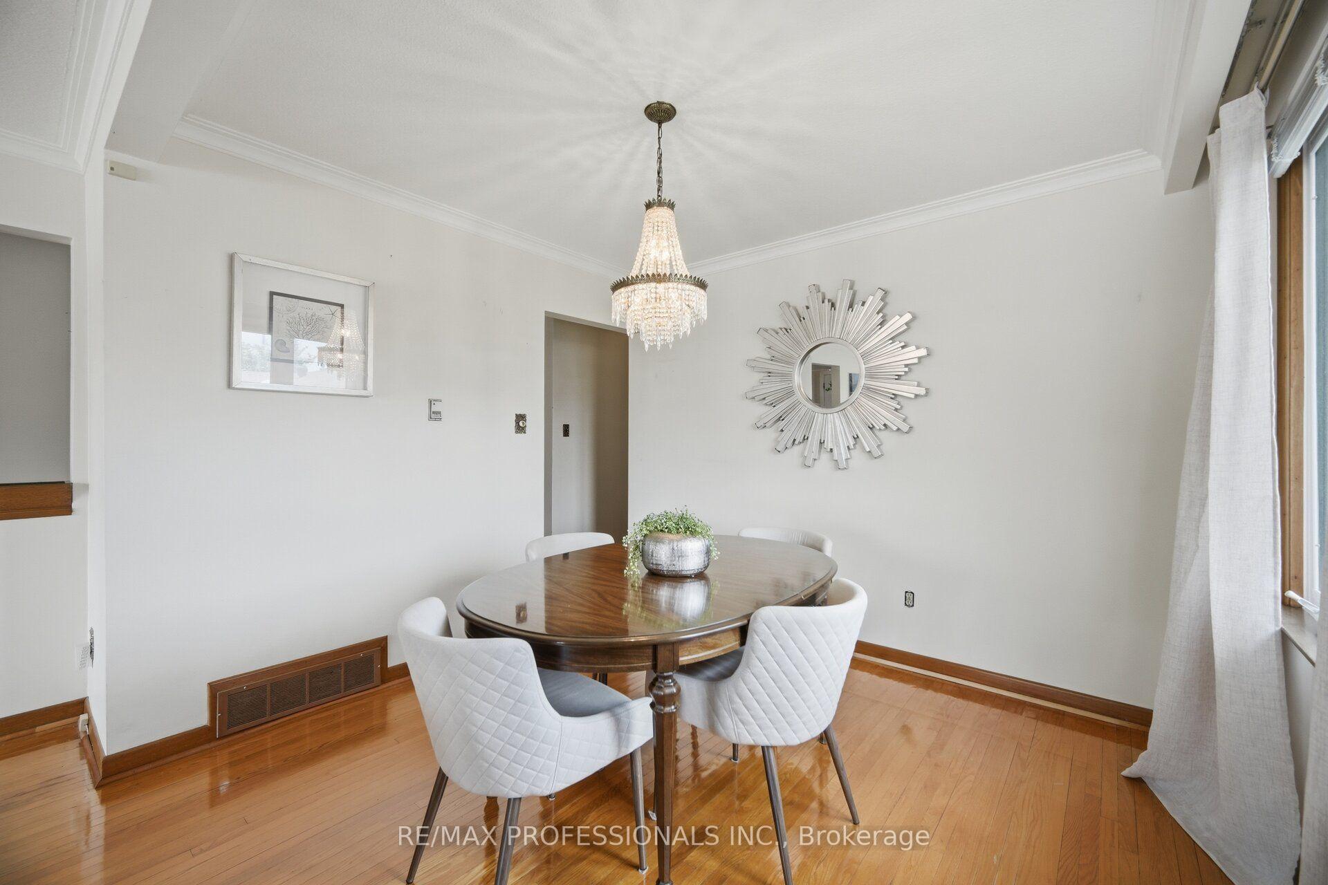 Photo 9 of 171 Regina Avenue, Toronto, Englemount-Lawrence — HOMEH