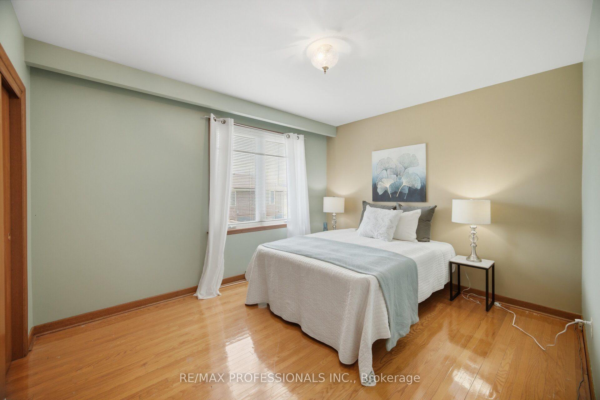 Photo 20 of 171 Regina Avenue, Toronto, Englemount-Lawrence — HOMEH