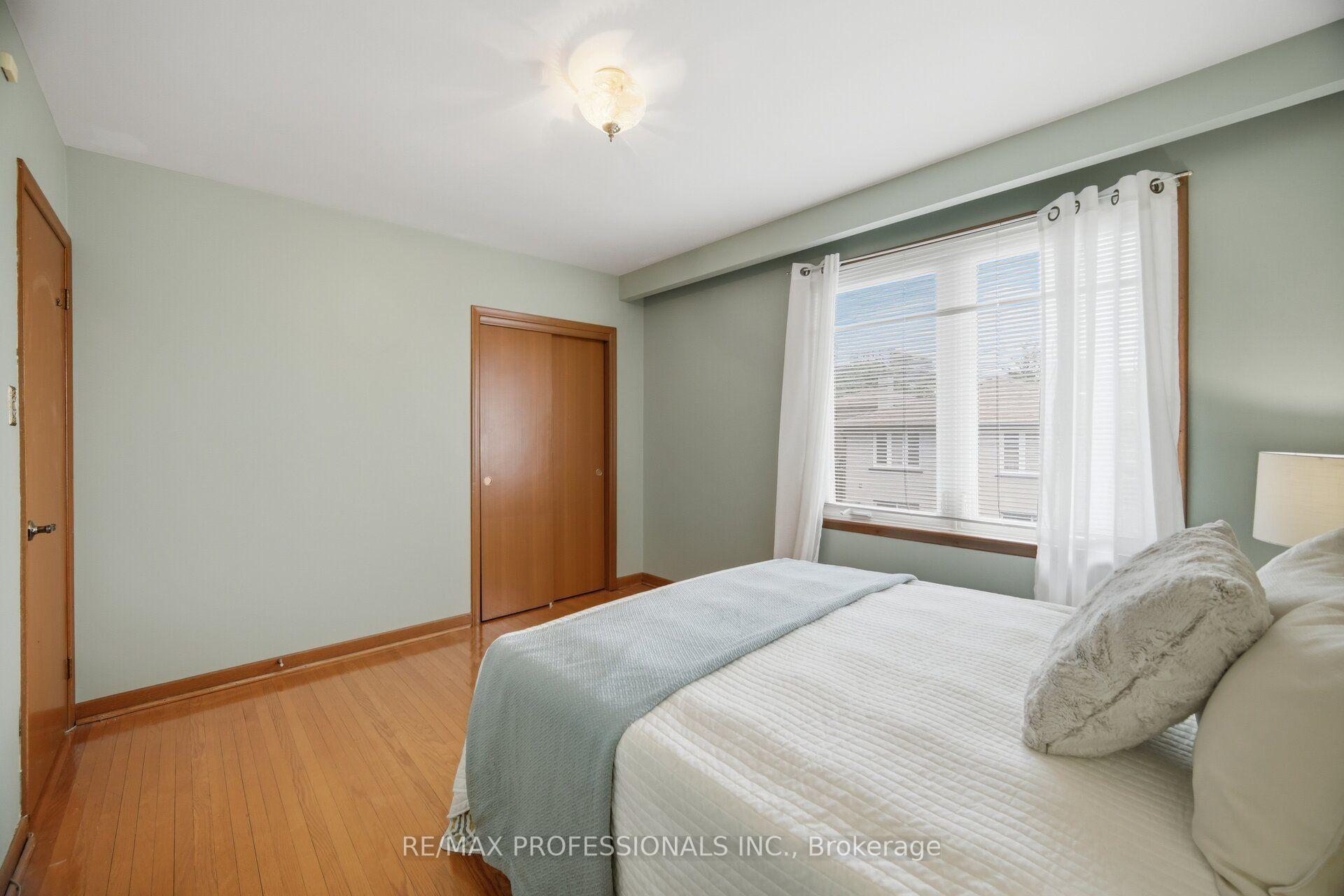 Photo 21 of 171 Regina Avenue, Toronto, Englemount-Lawrence — HOMEH