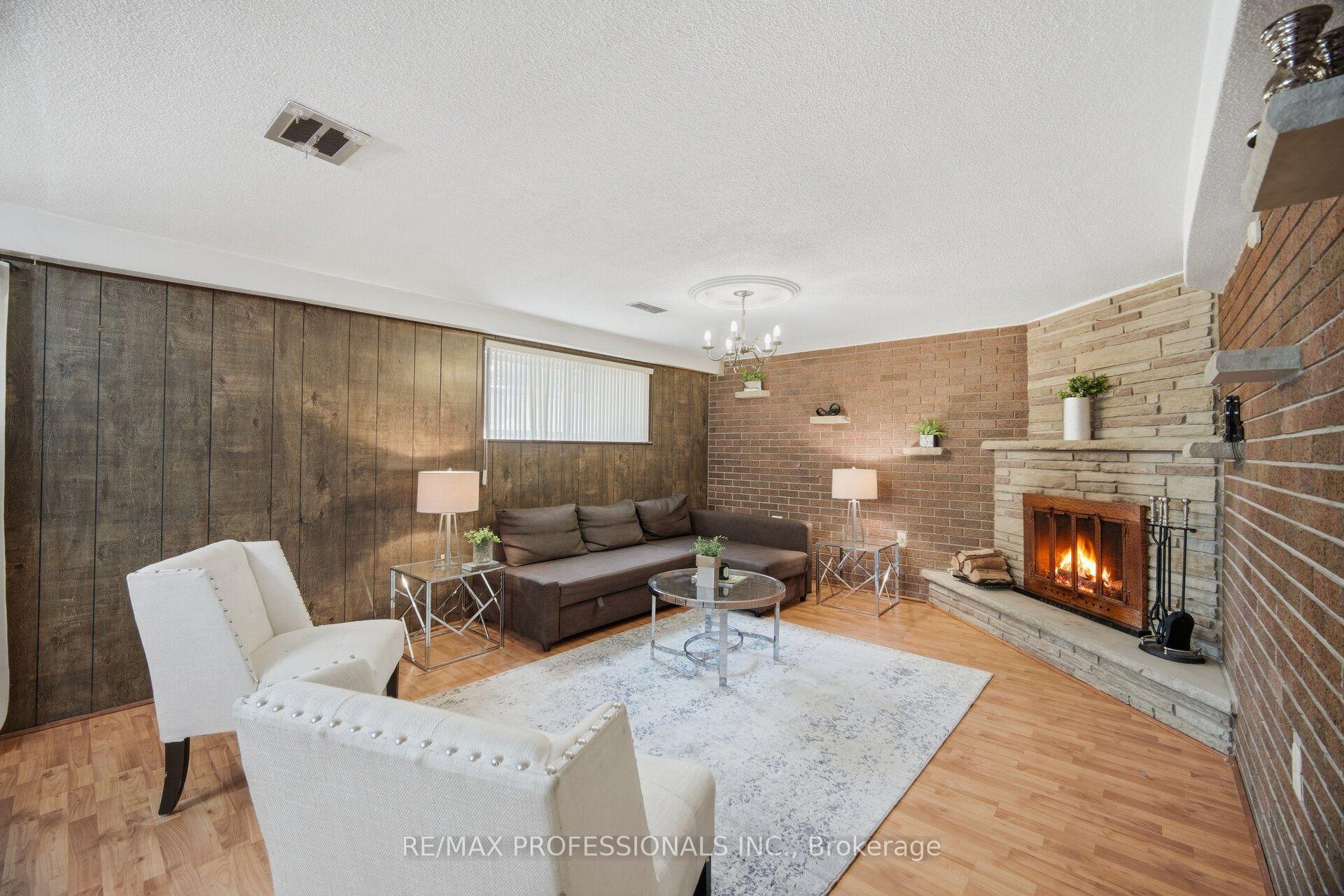 Photo 34 of 171 Regina Avenue, Toronto, Englemount-Lawrence — HOMEH
