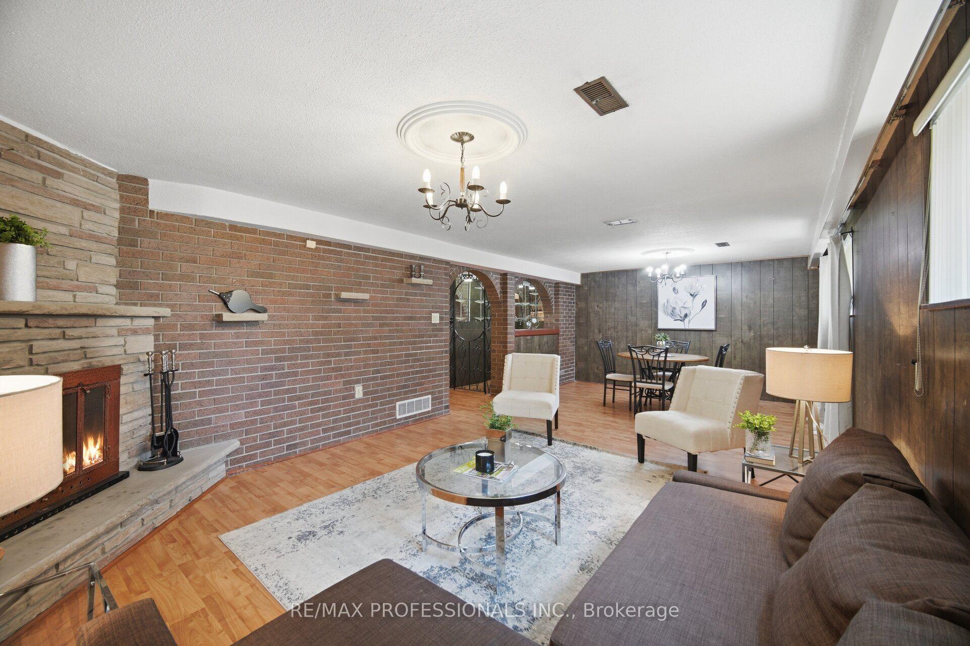 Photo 36 of 171 Regina Avenue, Toronto, Englemount-Lawrence — HOMEH