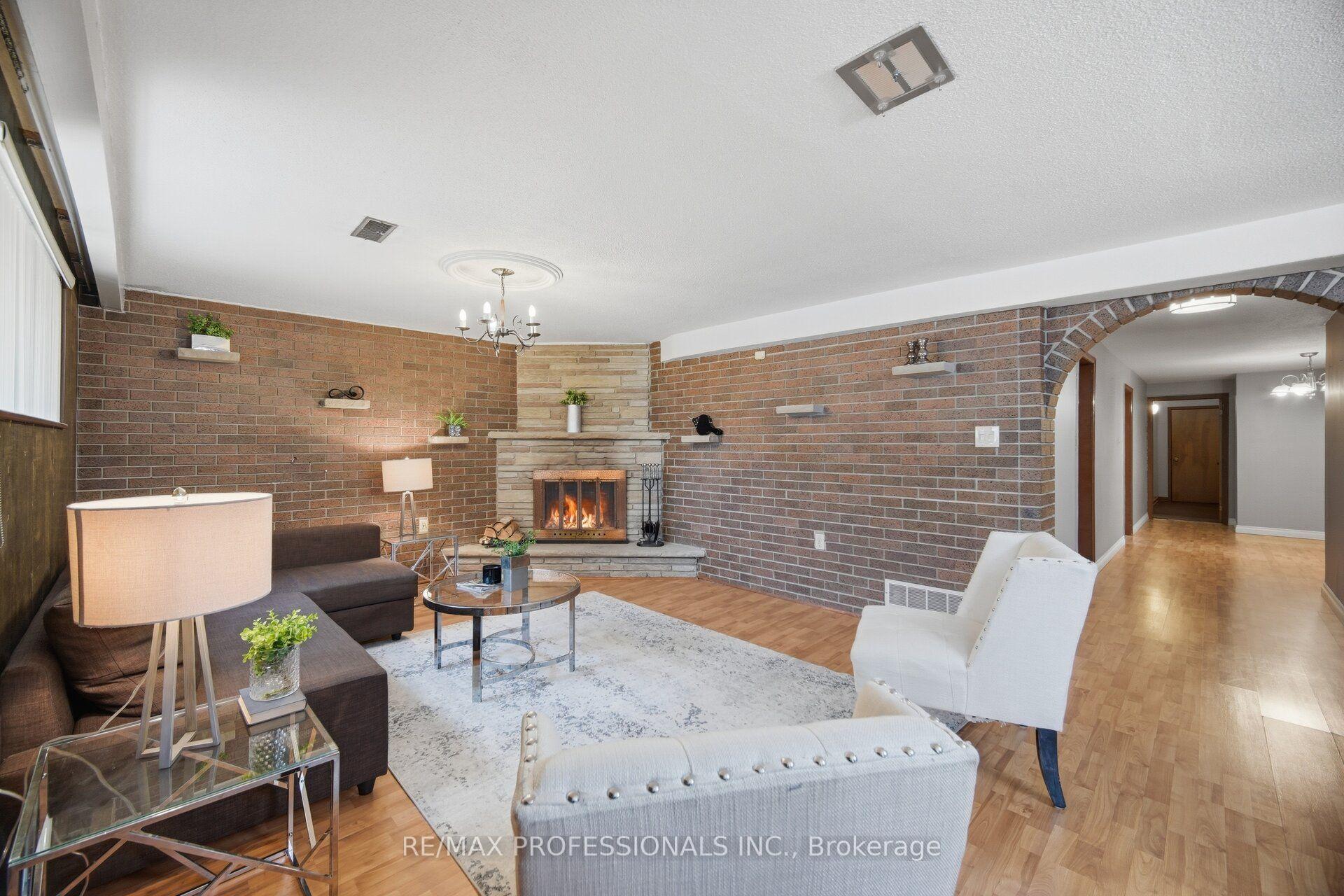 Photo 37 of 171 Regina Avenue, Toronto, Englemount-Lawrence — HOMEH