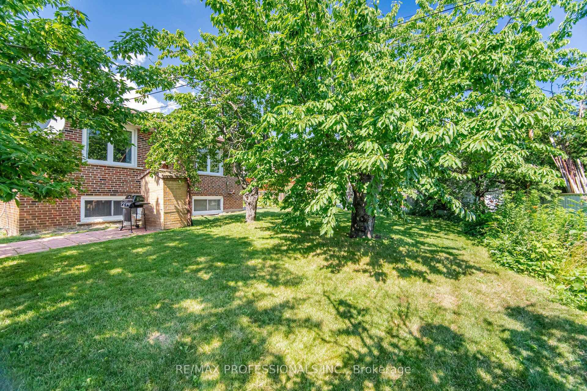 Photo 45 of 171 Regina Avenue, Toronto, Englemount-Lawrence — HOMEH