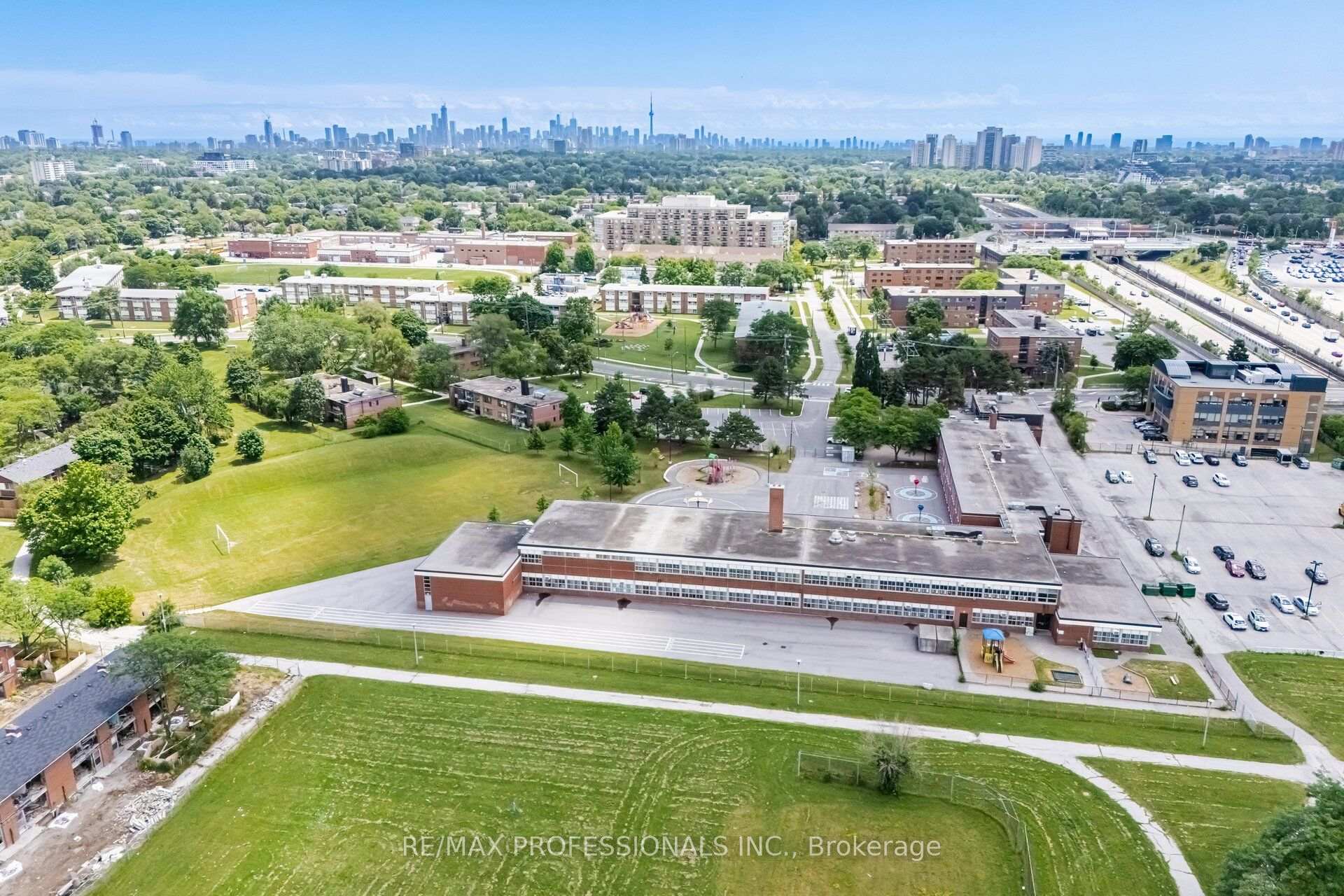 Photo 47 of 171 Regina Avenue, Toronto, Englemount-Lawrence — HOMEH