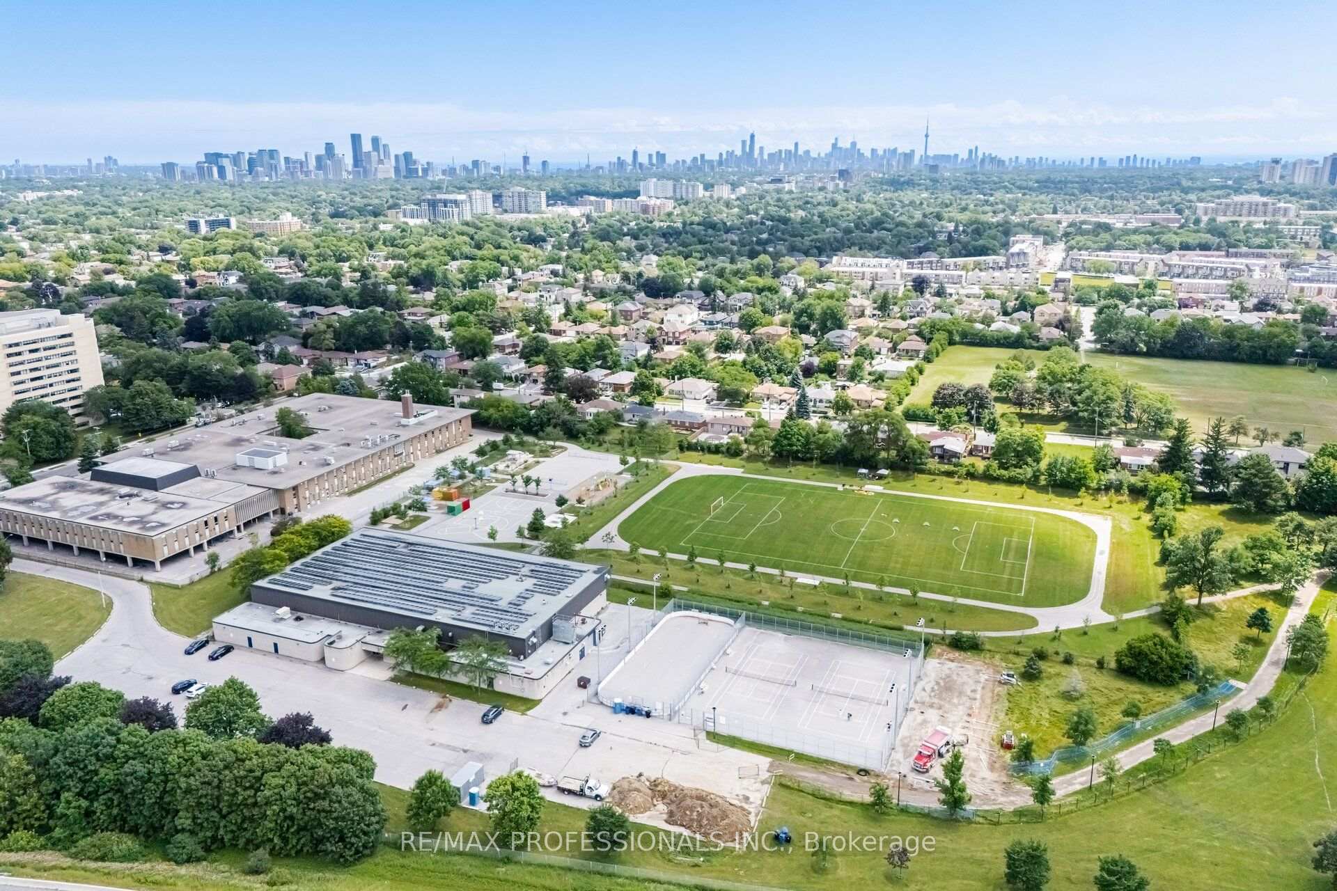 Photo 49 of 171 Regina Avenue, Toronto, Englemount-Lawrence — HOMEH