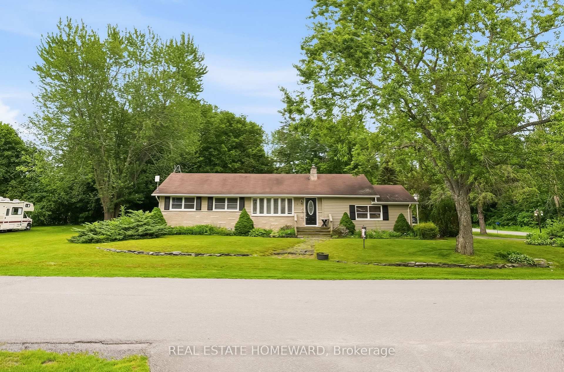 Photo 2 of 4 Wayne Crescent, Quinte West, Murray Ward — HOMEH