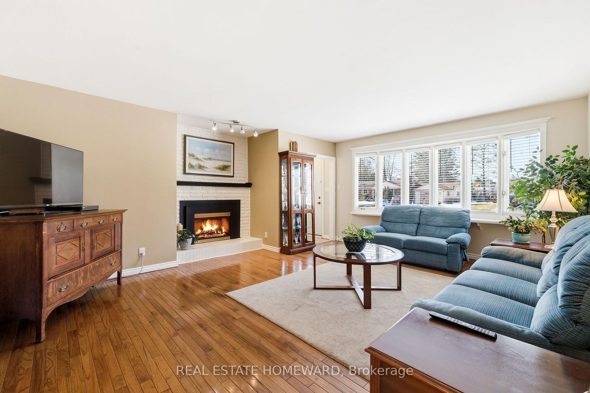 Photo 12 of 4 Wayne Crescent, Quinte West, Murray Ward — HOMEH