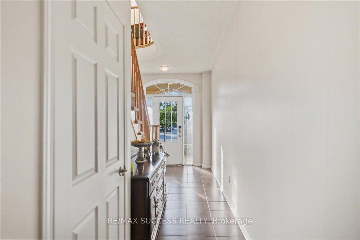 Photo 3 of 205 Nisbet Boulevard, Hamilton, Waterdown — HOMEH