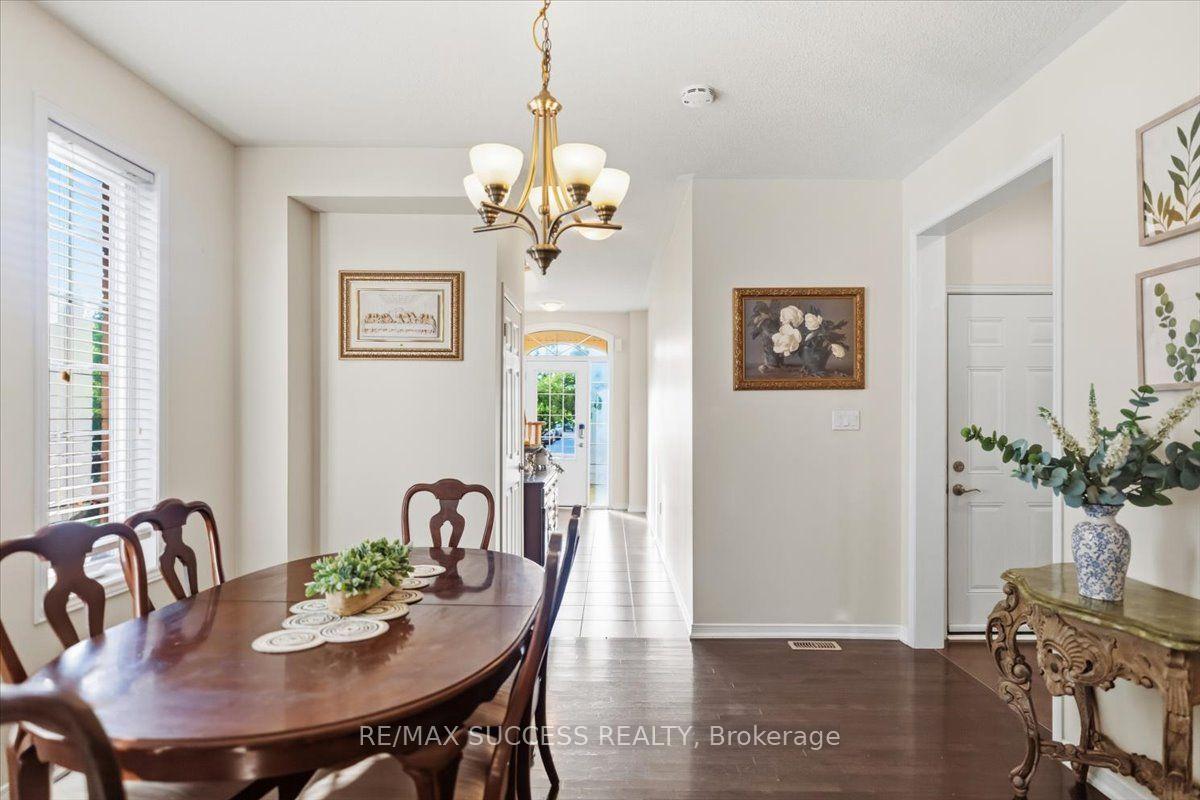 Photo 4 of 205 Nisbet Boulevard, Hamilton, Waterdown — HOMEH