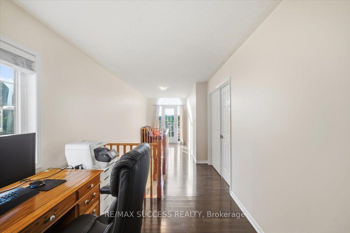Photo 22 of 205 Nisbet Boulevard, Hamilton, Waterdown — HOMEH