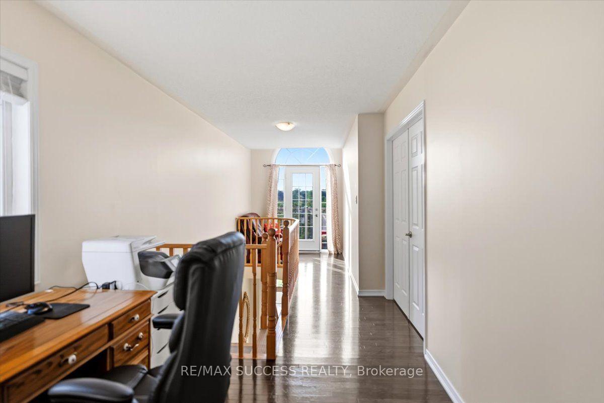 Photo 24 of 205 Nisbet Boulevard, Hamilton, Waterdown — HOMEH